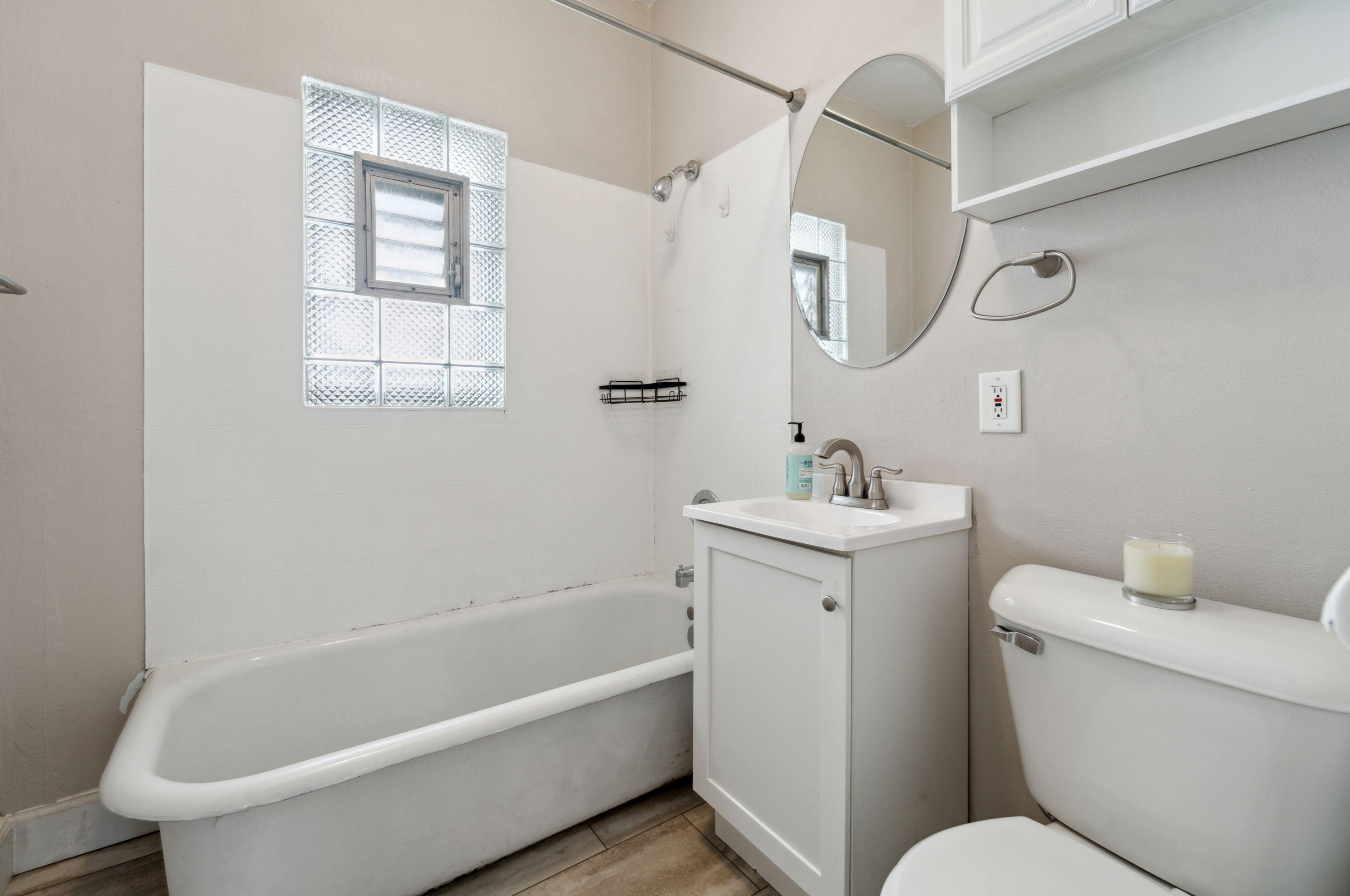 5422 Lloyd St, Milwaukee WI  53208-1001 exterior