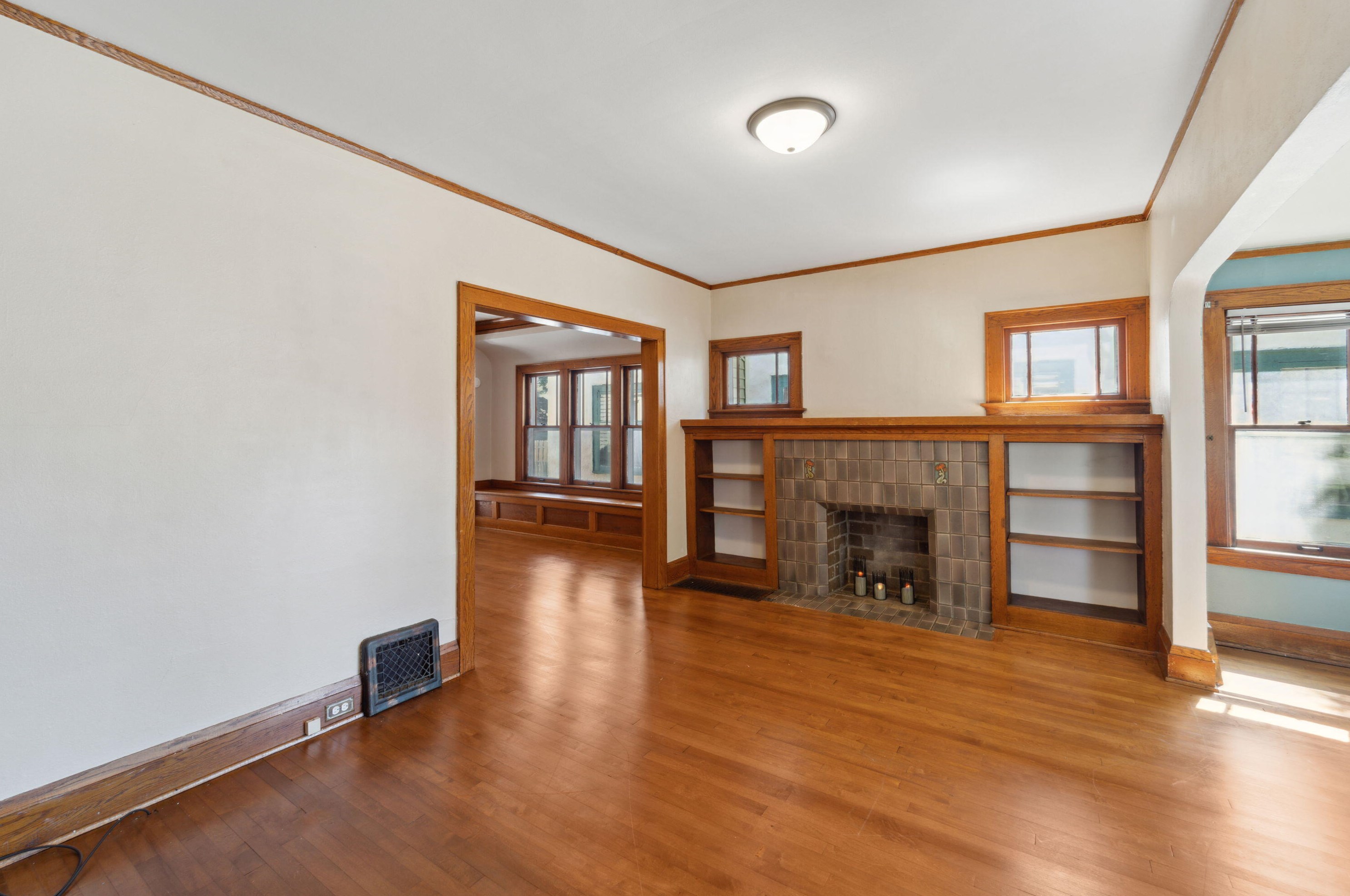 5422 Lloyd St, Milwaukee WI  53208-1001 exterior