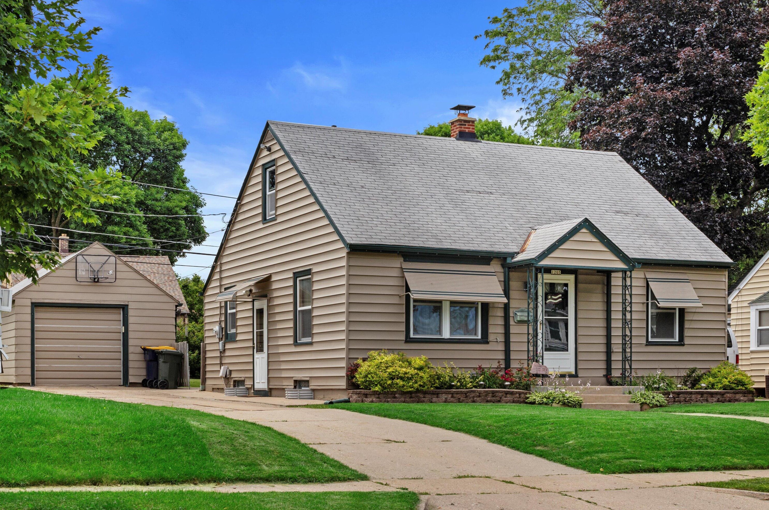 1205 93, Milwaukee WI 53214-2712 exterior