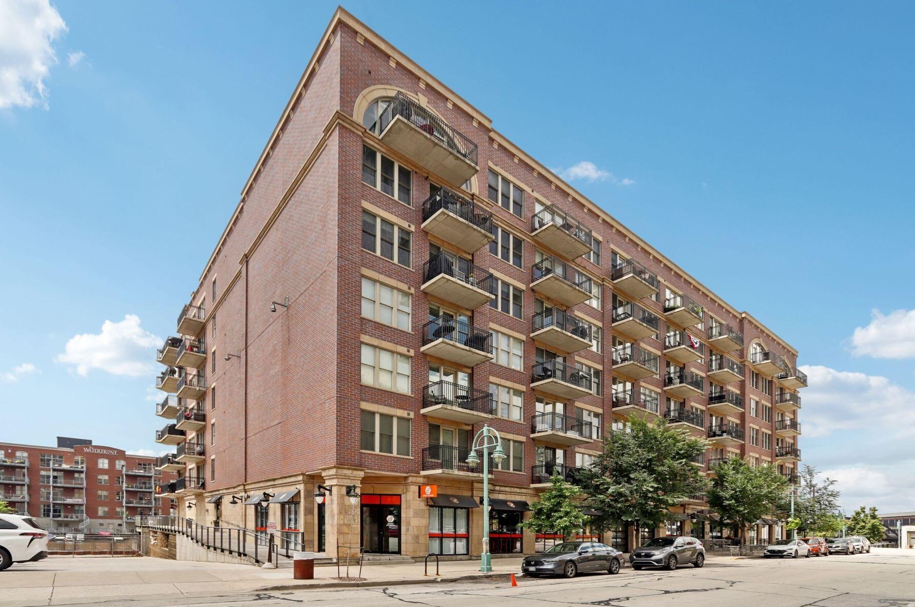 102 Water St, Milwaukee WI 53202-6054 exterior