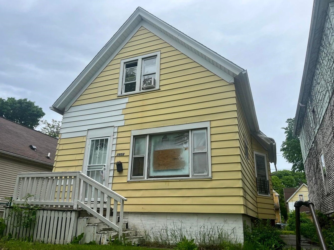 2958 19 St, Milwaukee WI 53206-2115 exterior
