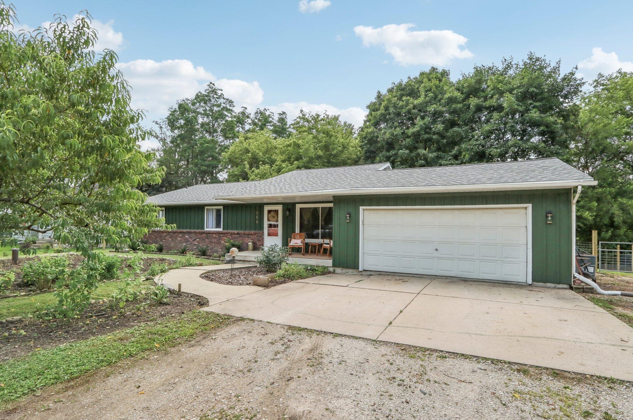 7958 Mchenry St, Lyons, WI 53105