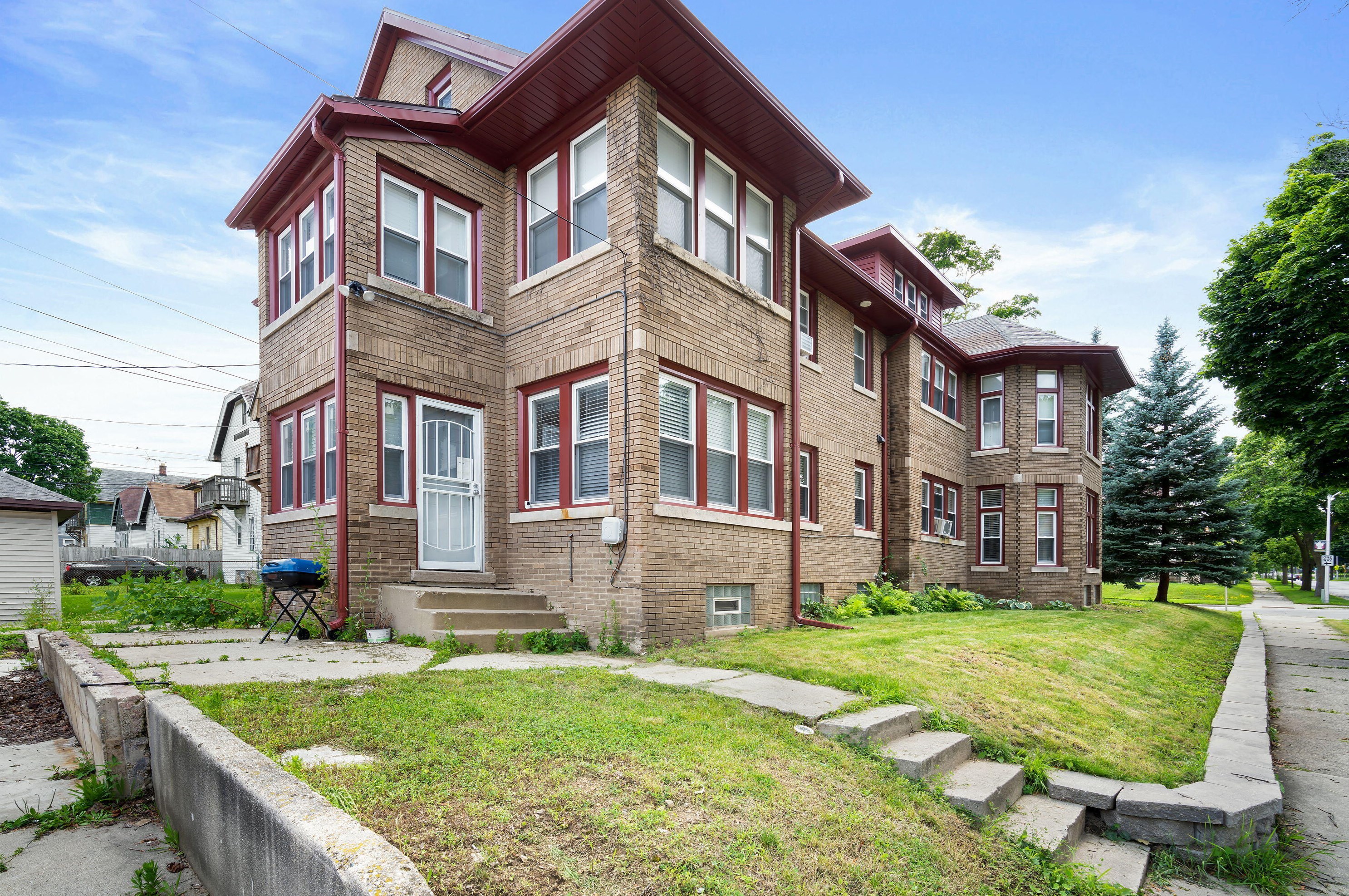 2876 49th St, Milwaukee WI  53219-3315 exterior