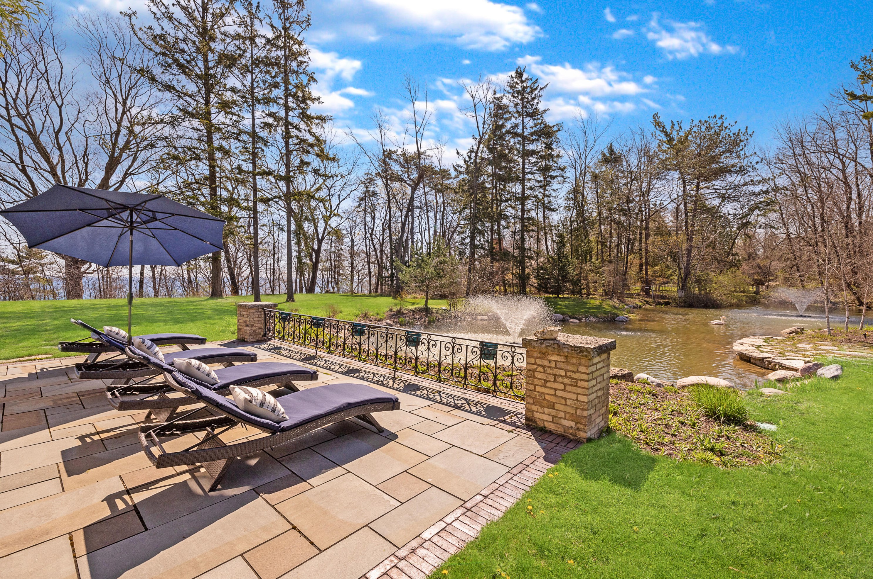 9400 Lk Dr, Milwaukee WI 53202-1251 exterior