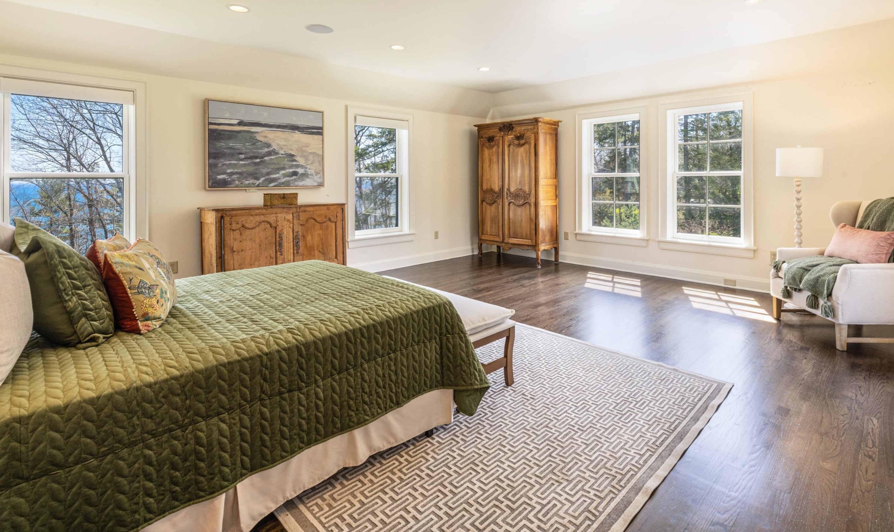 9400 Lk Dr, Milwaukee WI 53202-1251 exterior