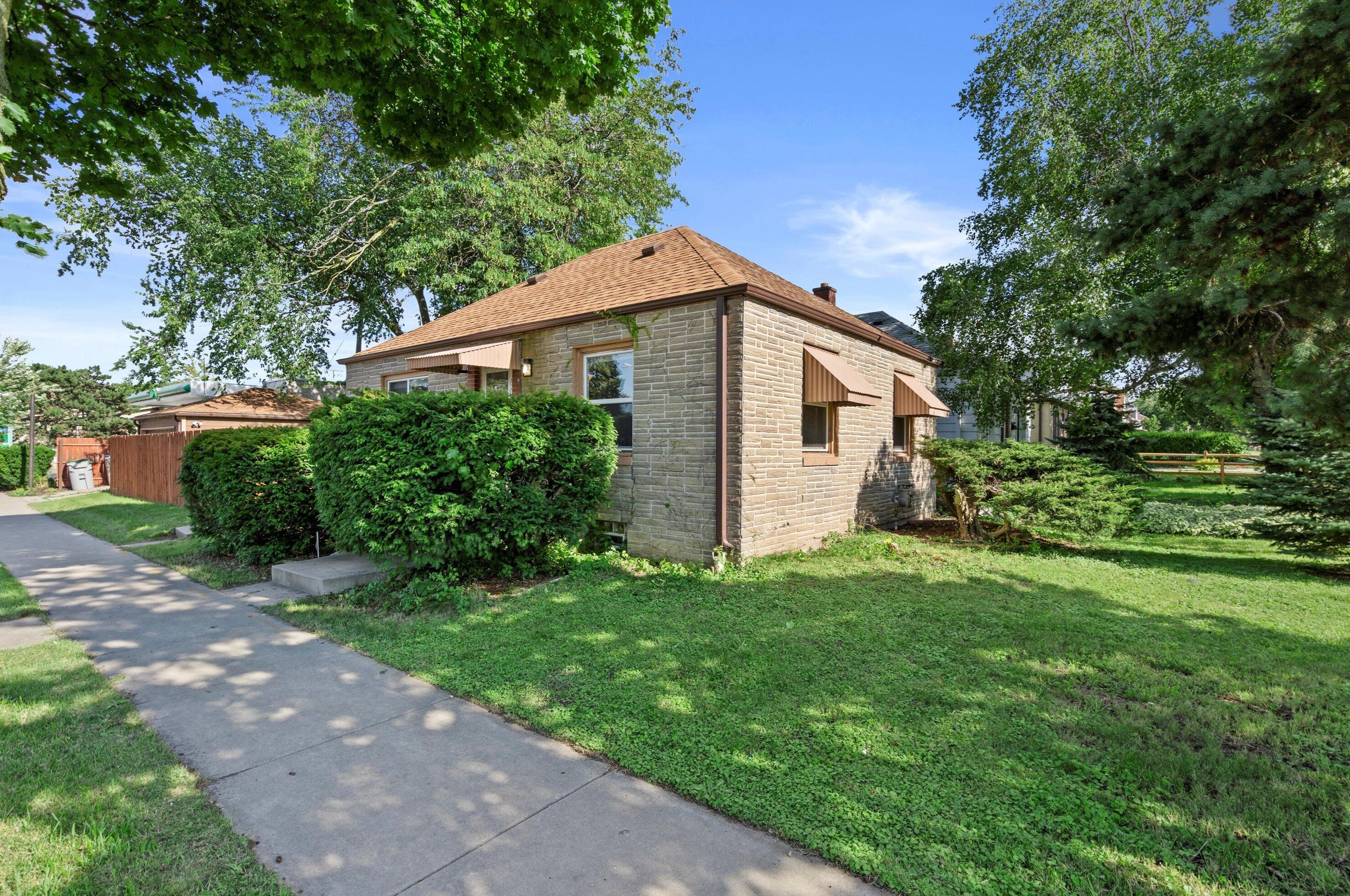 6031 Burleigh St, Milwaukee WI 53210-1551 exterior