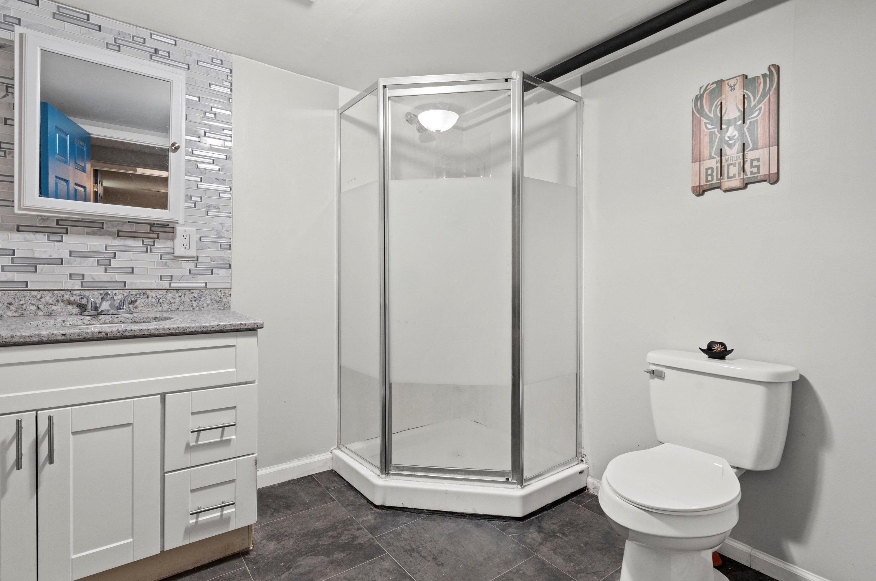 6031 Burleigh St, Milwaukee WI 53210-1551 exterior