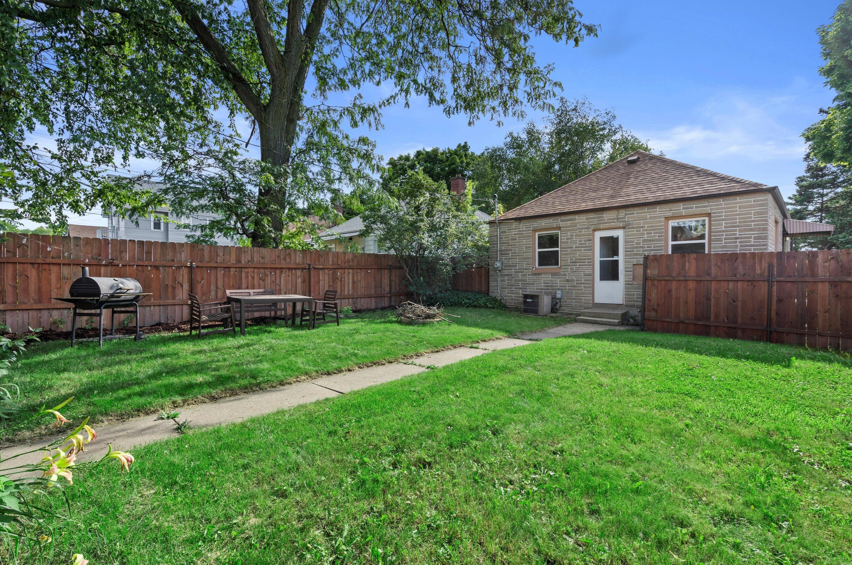 6031 Burleigh St, Milwaukee WI 53210-1551 exterior