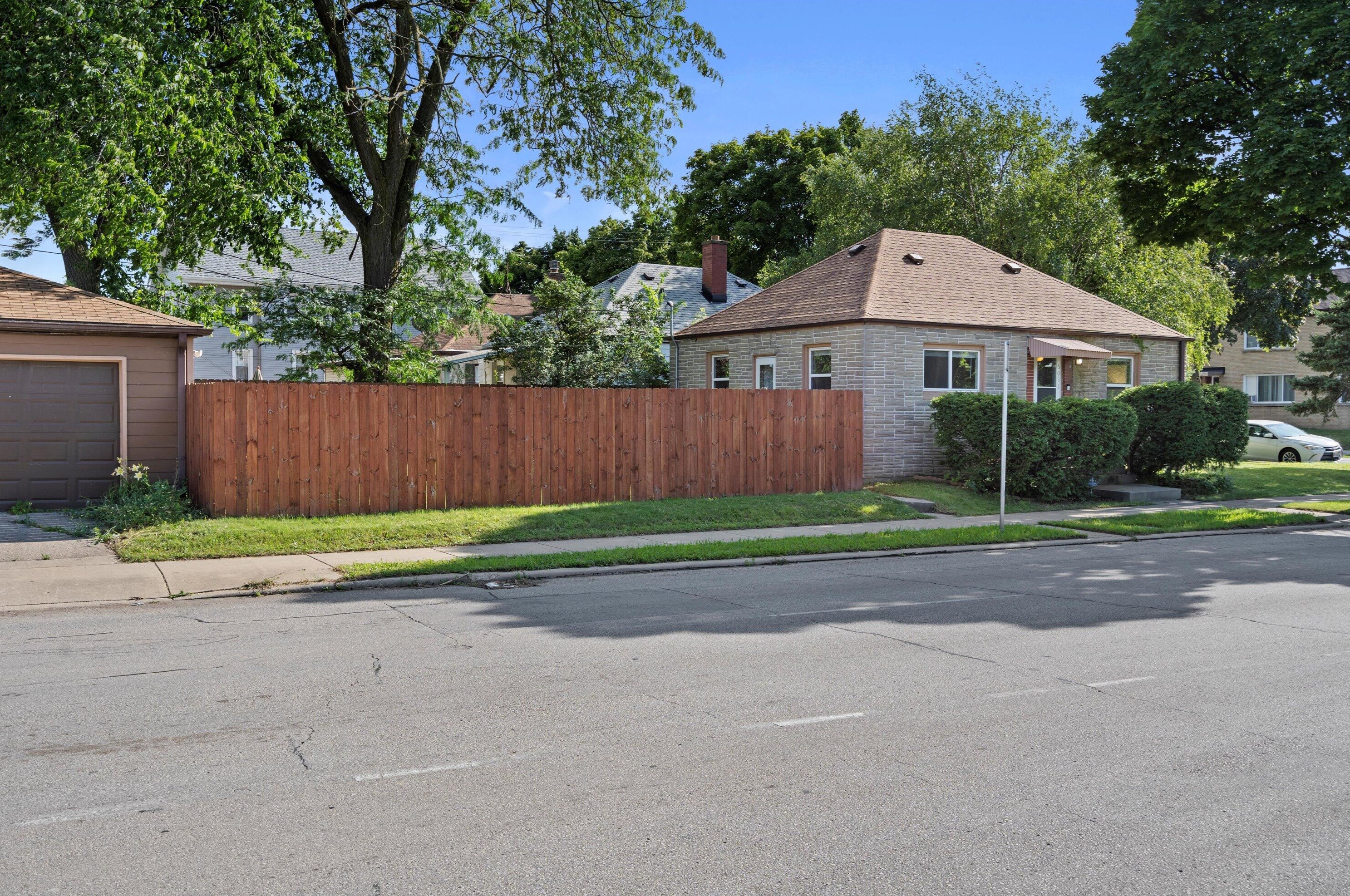 6031 Burleigh St, Milwaukee WI 53210-1551 exterior