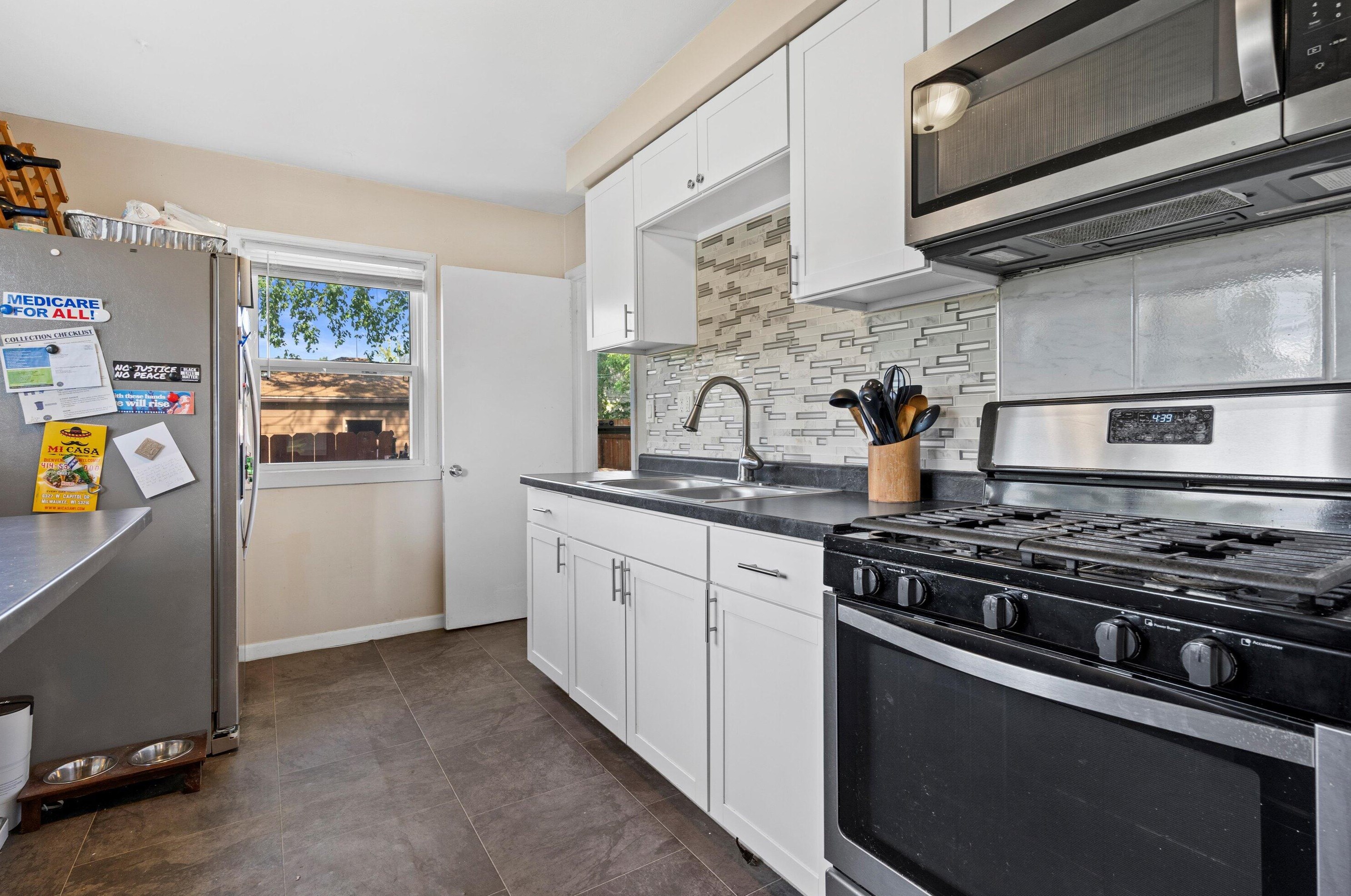 6031 Burleigh St, Milwaukee WI 53210-1551 exterior