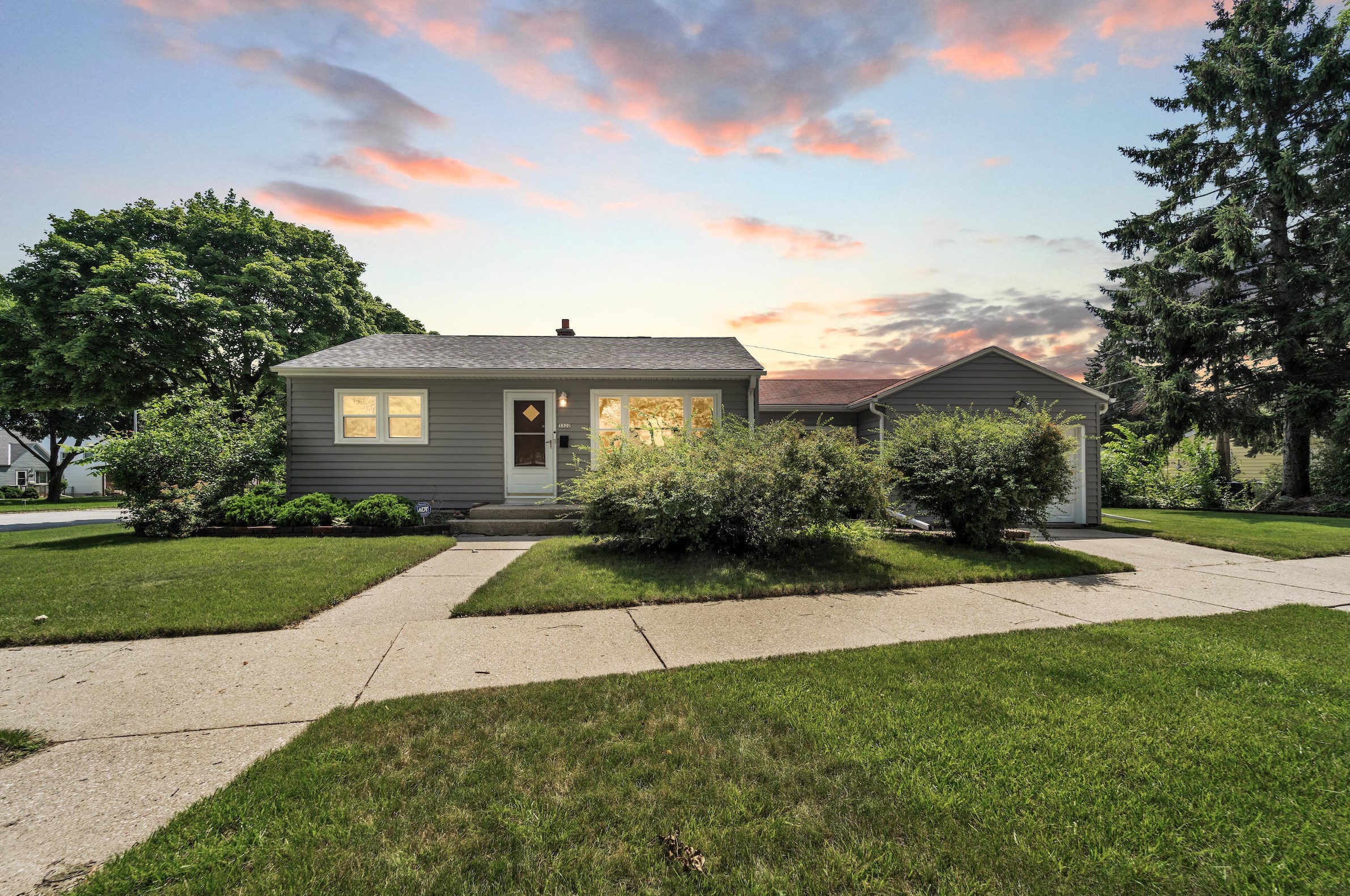 3322 81, Milwaukee WI 53213-1013 exterior