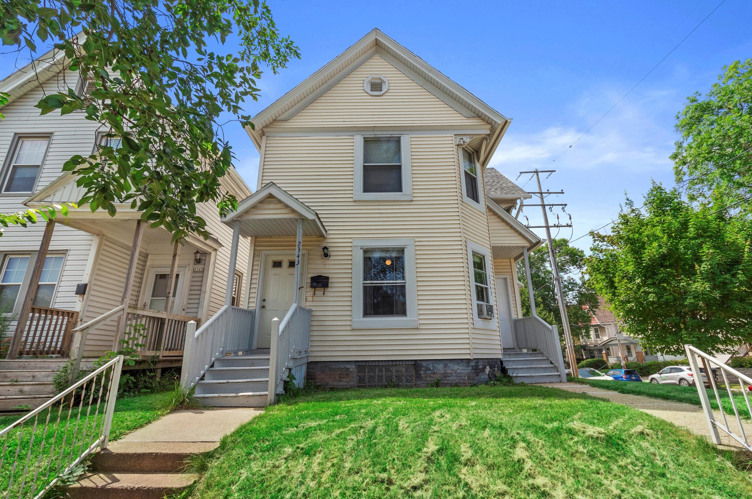 2343 Oakland Ave, Milwaukee WI 53211-4323 exterior