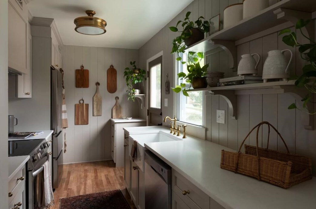 150 Lancaster Ave, Milwaukee WI  53217-5528 exterior