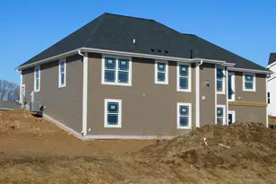 716 Hummingbird Ct, Grafton, WI 53024 - Photo 3