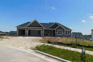 716 Hummingbird Ct, Grafton, WI 53024 - Photo 5