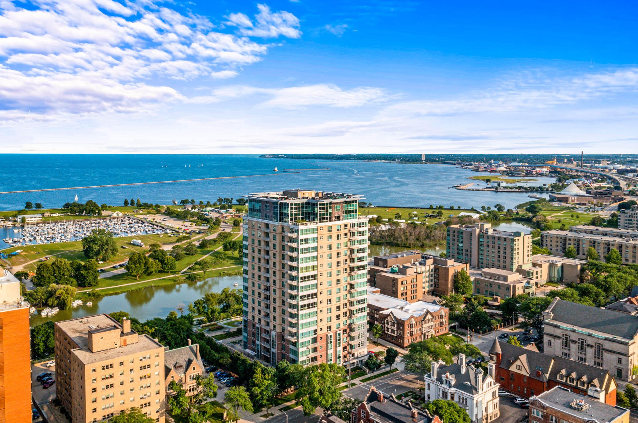 1522 Prospect Ave, Milwaukee WI 53202-6512 exterior