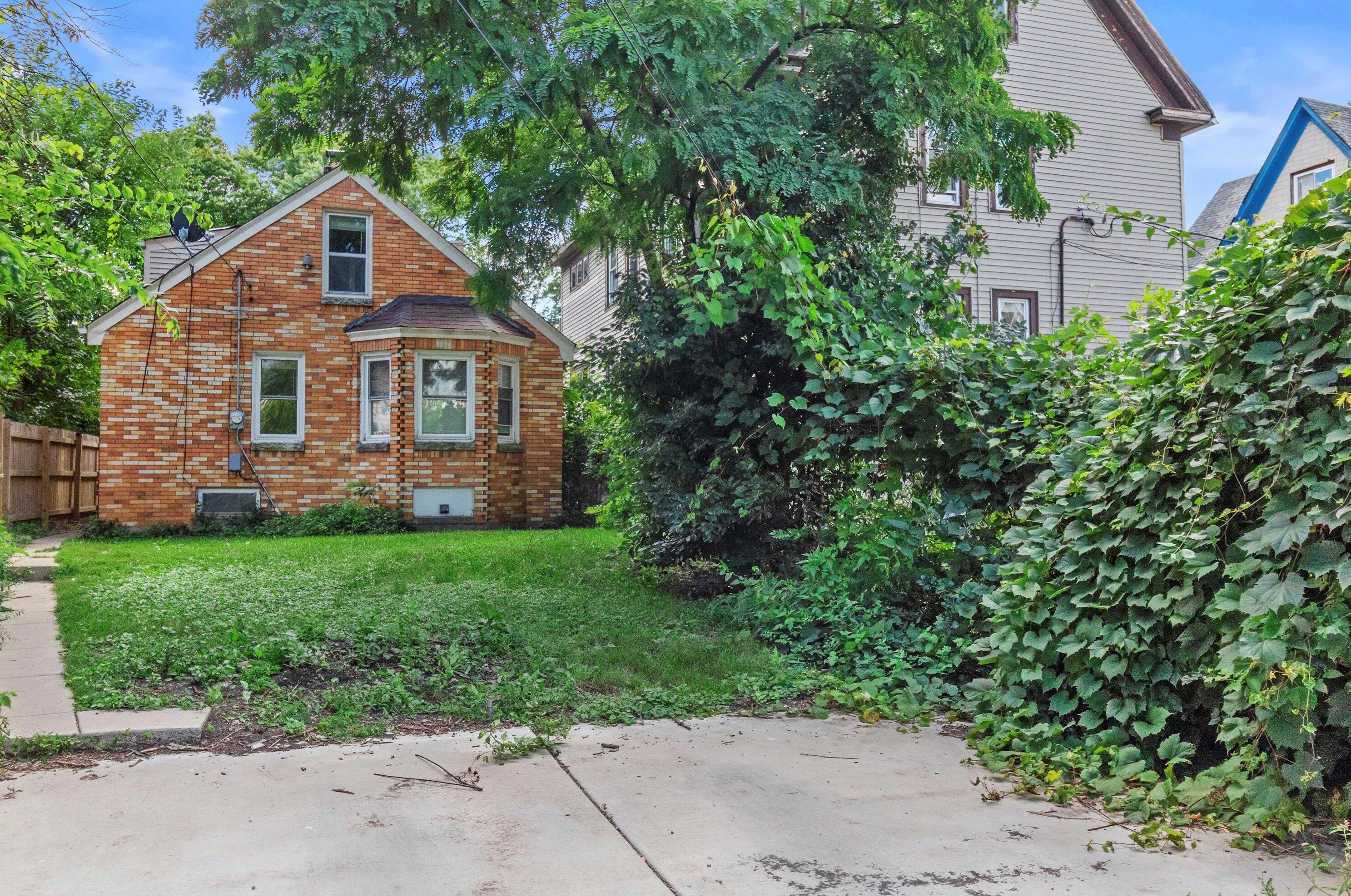 4216 Burleigh St, Milwaukee WI 53210-1761 exterior