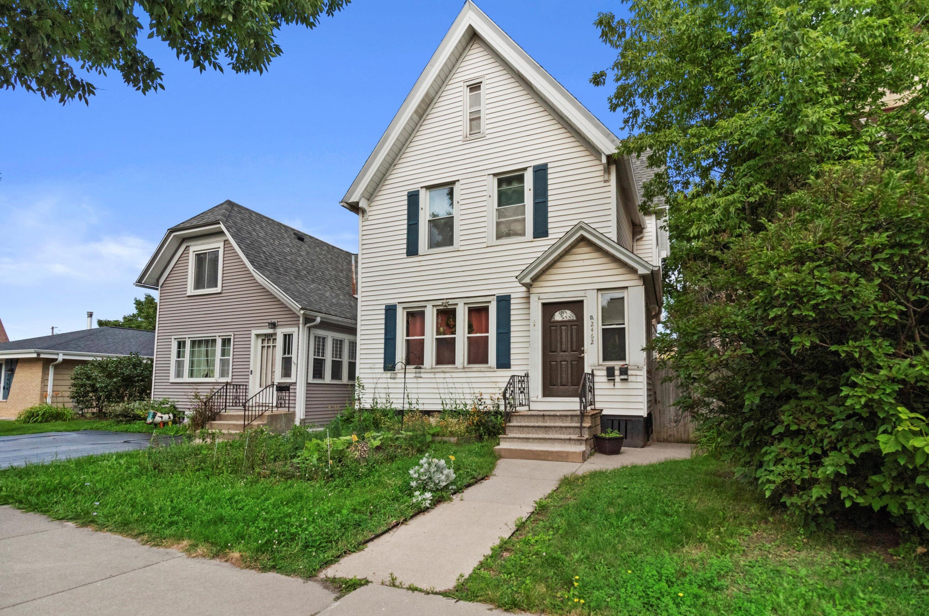 2462 Howell Ave, Milwaukee WI  53207-1637 exterior