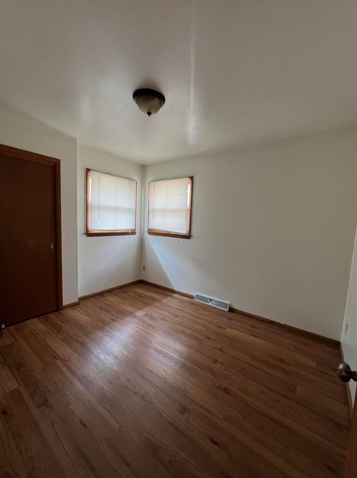 5667 91, Milwaukee WI 53225-2737 exterior