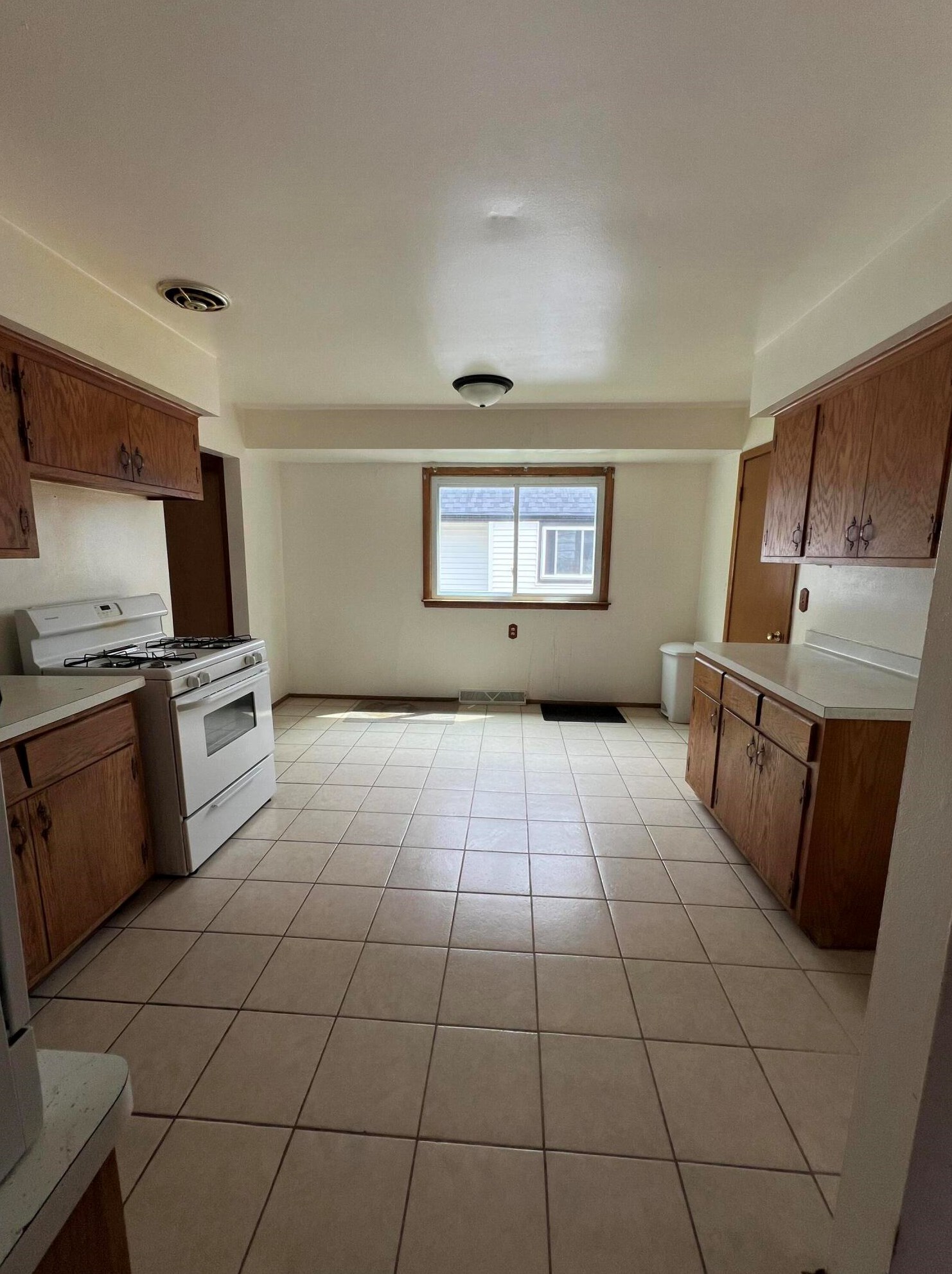 5667 91, Milwaukee WI 53225-2737 exterior