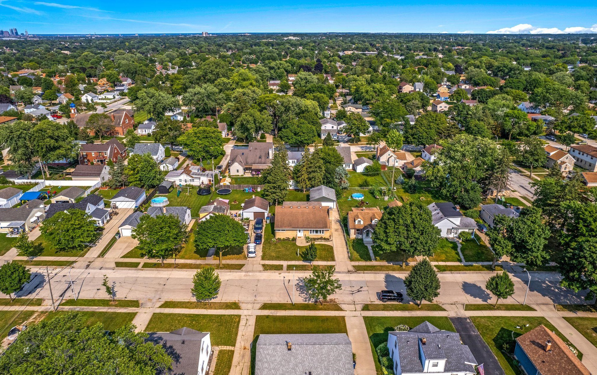 3652 88th St, Milwaukee WI  53228-1532 exterior