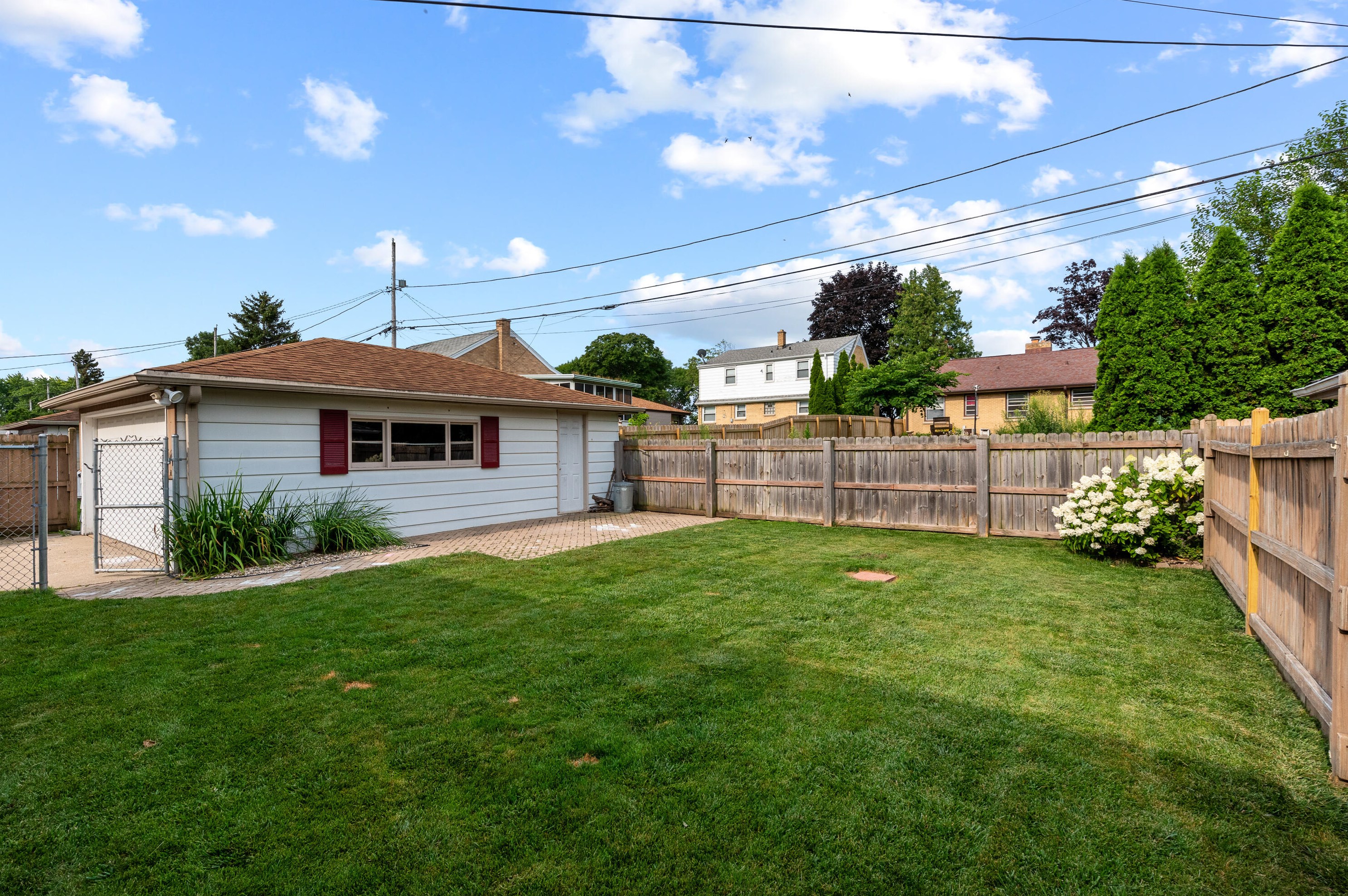 2551 93, Milwaukee WI 53226-1703 exterior