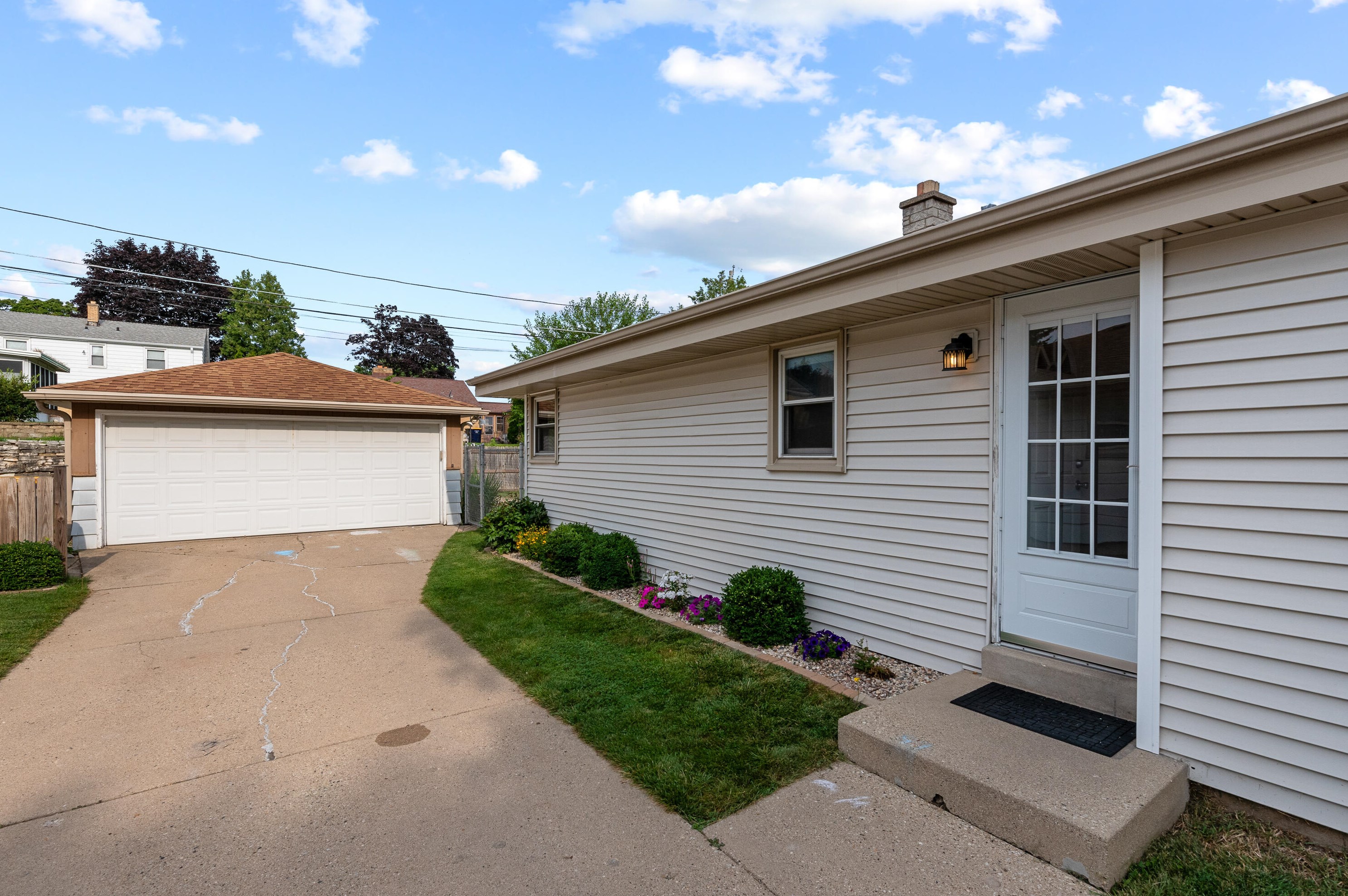 2551 93, Milwaukee WI 53226-1703 exterior