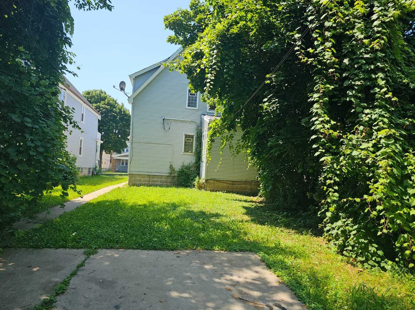 2654 49th St, Milwaukee WI  53219-3219 exterior