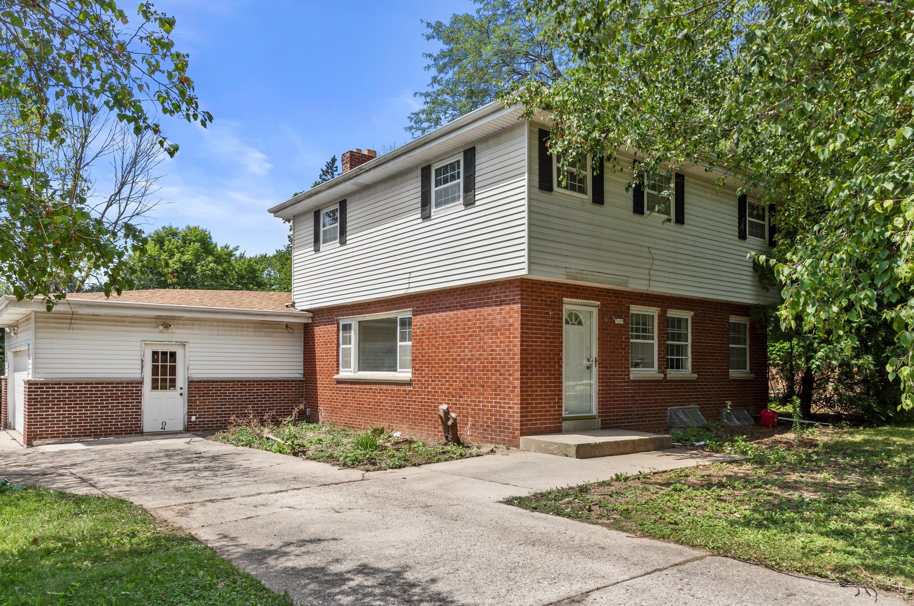 7609 51st Blvd, Milwaukee WI  53223 exterior