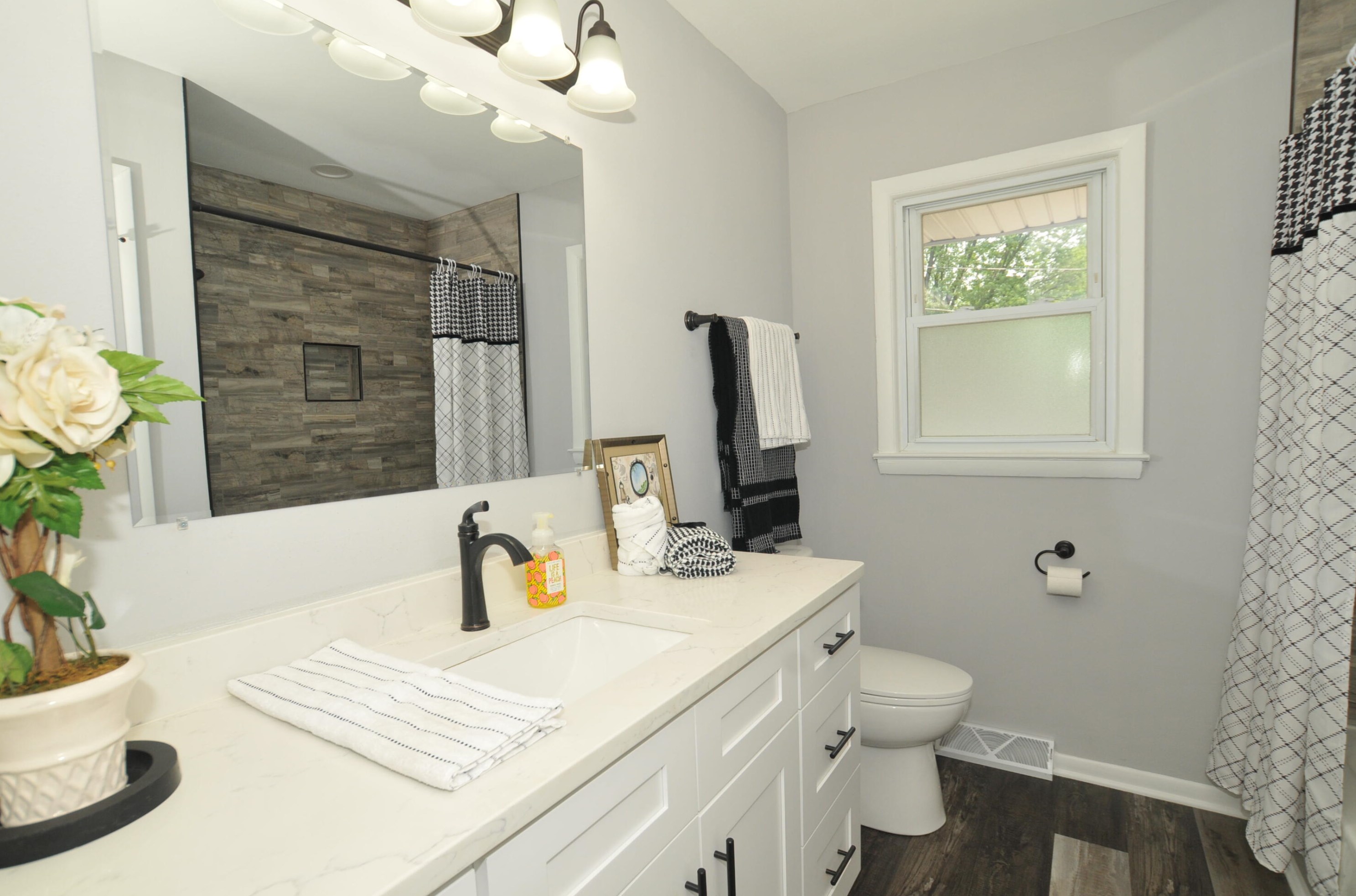 2448 111, Milwaukee WI 53226-4111 exterior