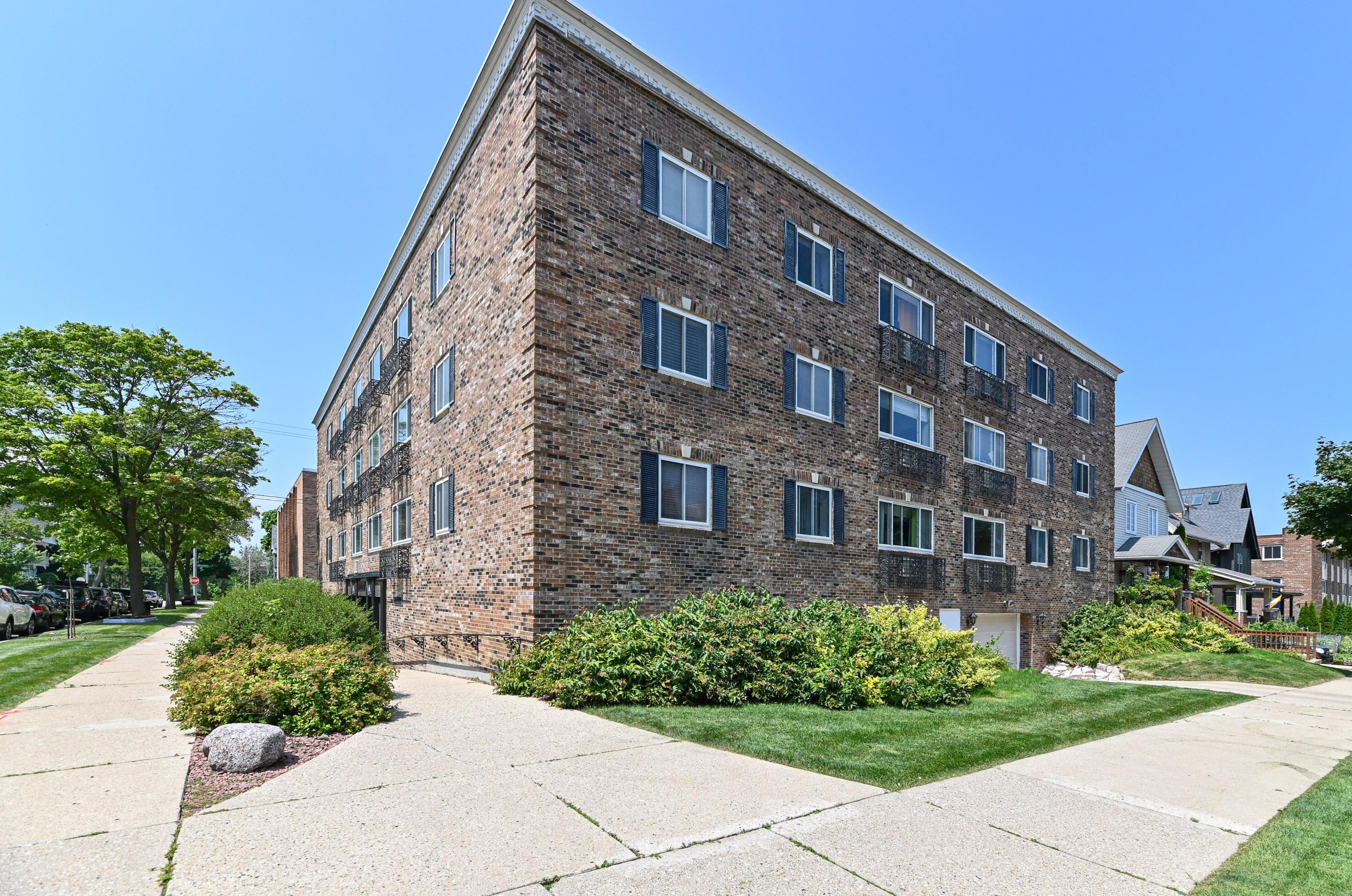 2222 Belleview Pl, Milwaukee WI 53211-4005 exterior