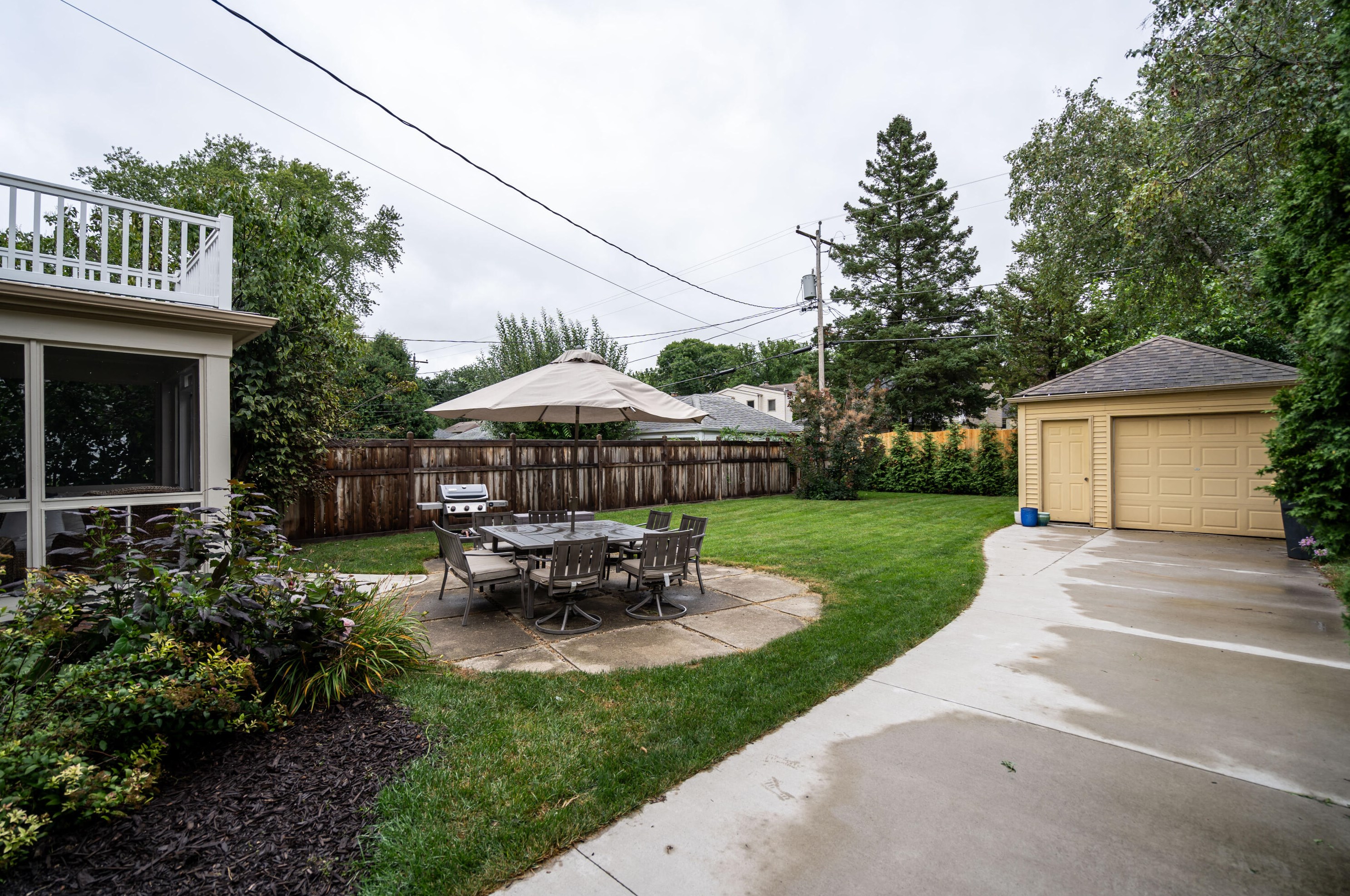 2438 89, Milwaukee WI 53226-1804 exterior