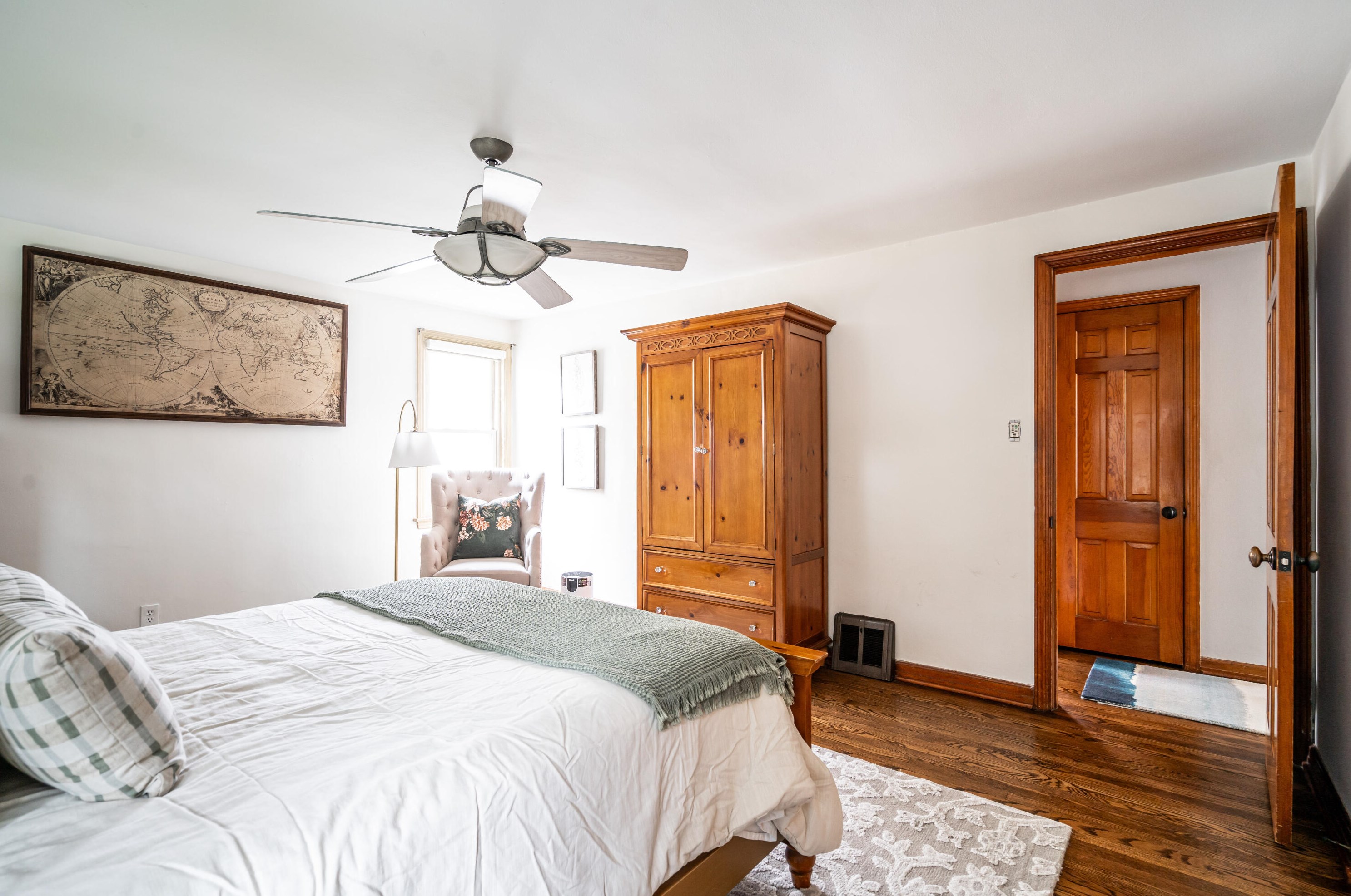 2438 89, Milwaukee WI 53226-1804 exterior