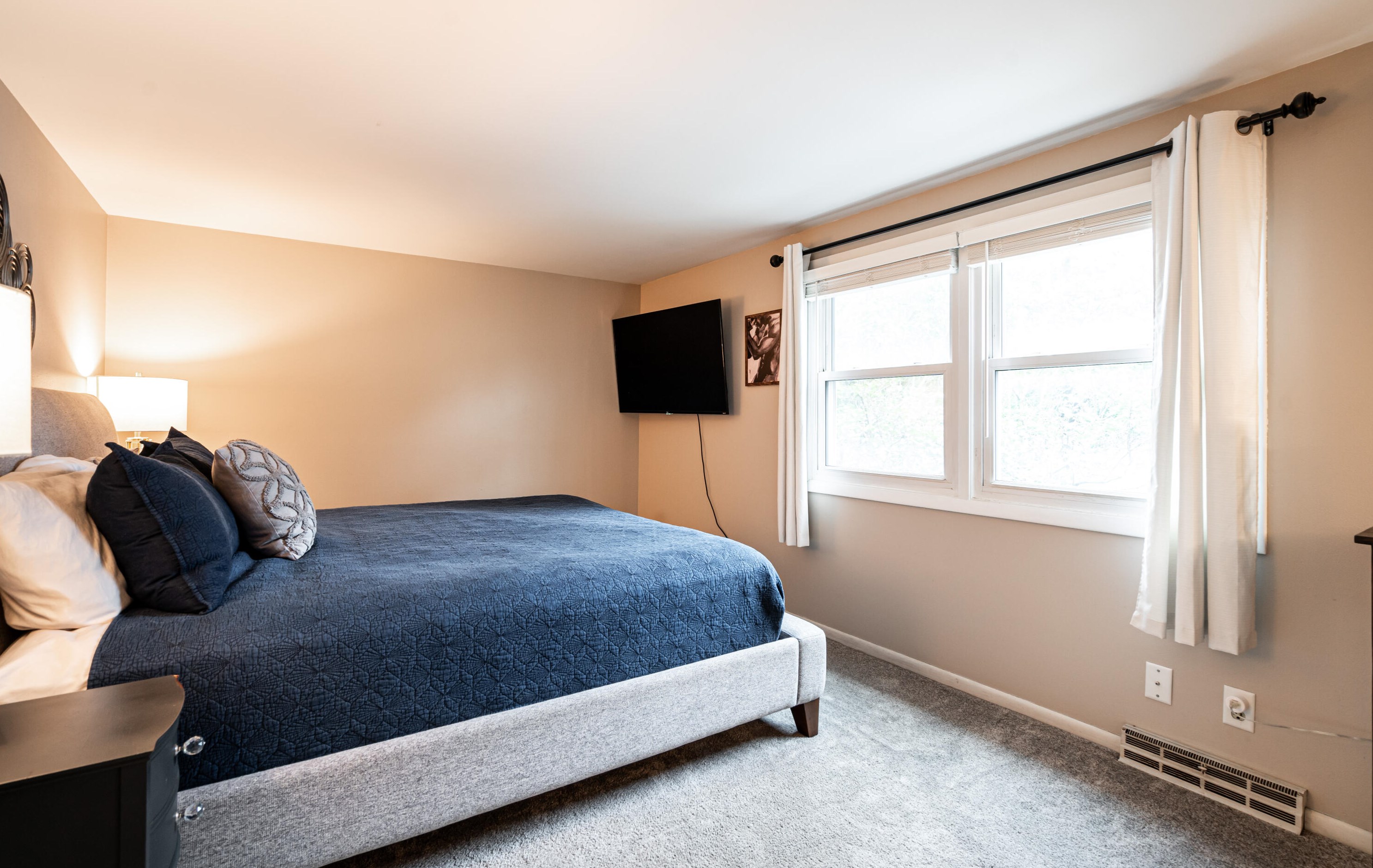 6621 Howard Ave, Milwaukee WI  53220-1805 exterior