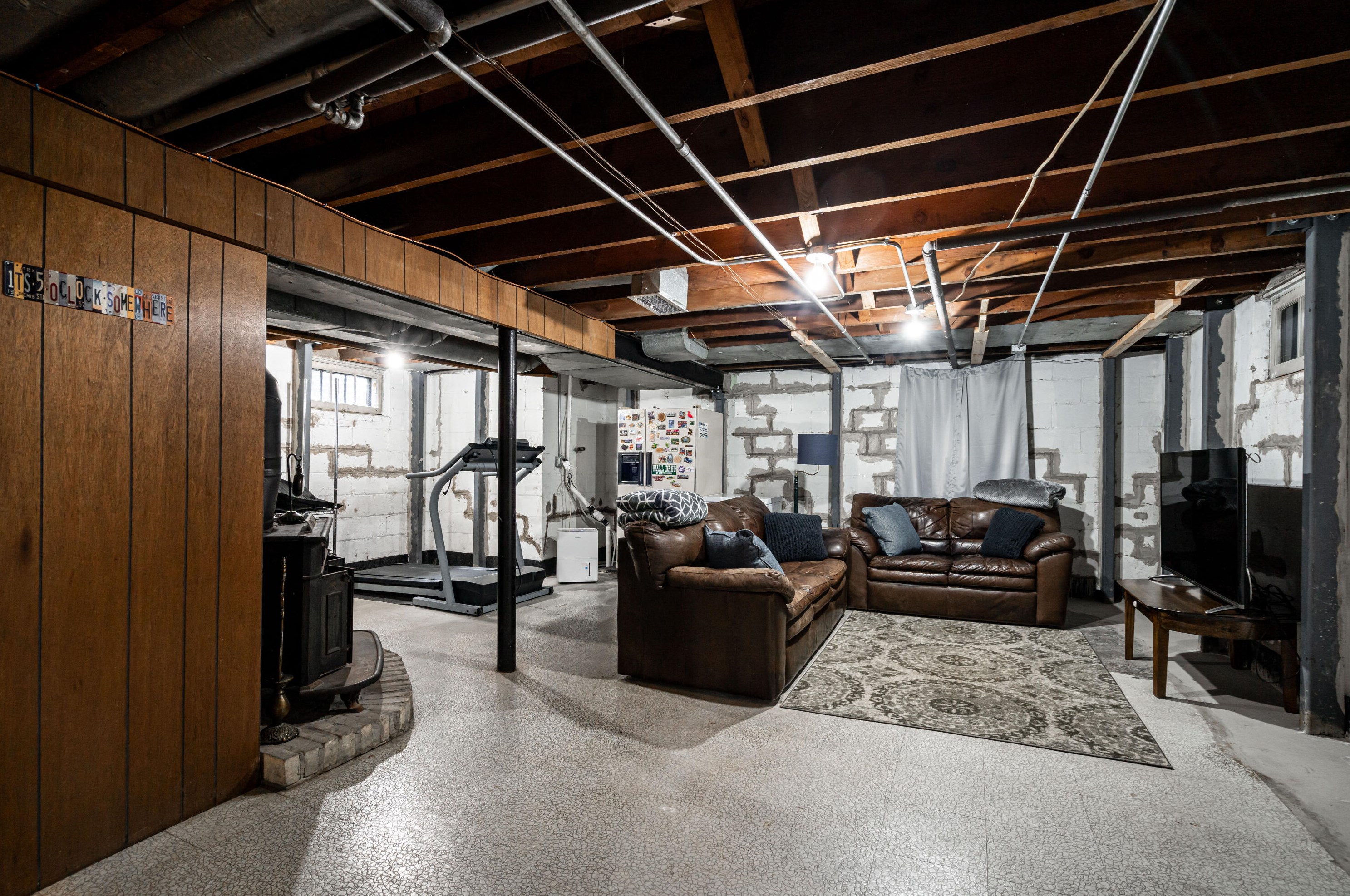 6621 Howard Ave, Milwaukee WI  53220-1805 exterior