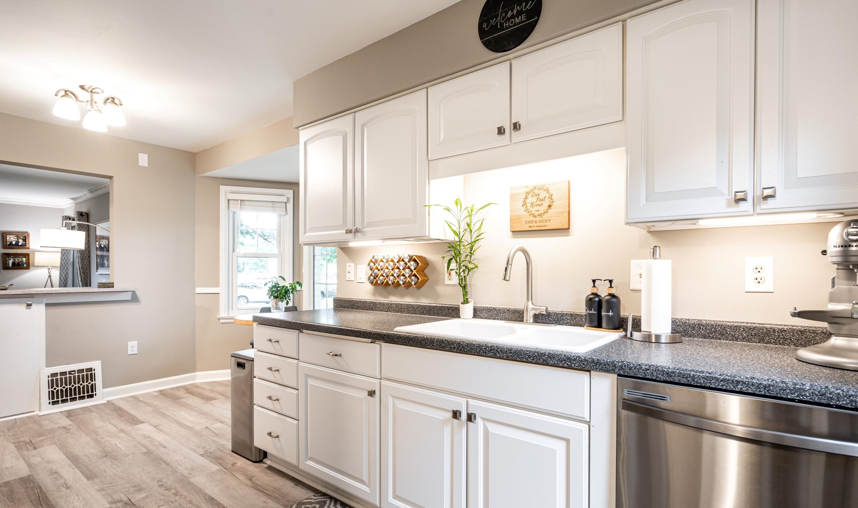 6621 Howard Ave, Milwaukee WI  53220-1805 exterior