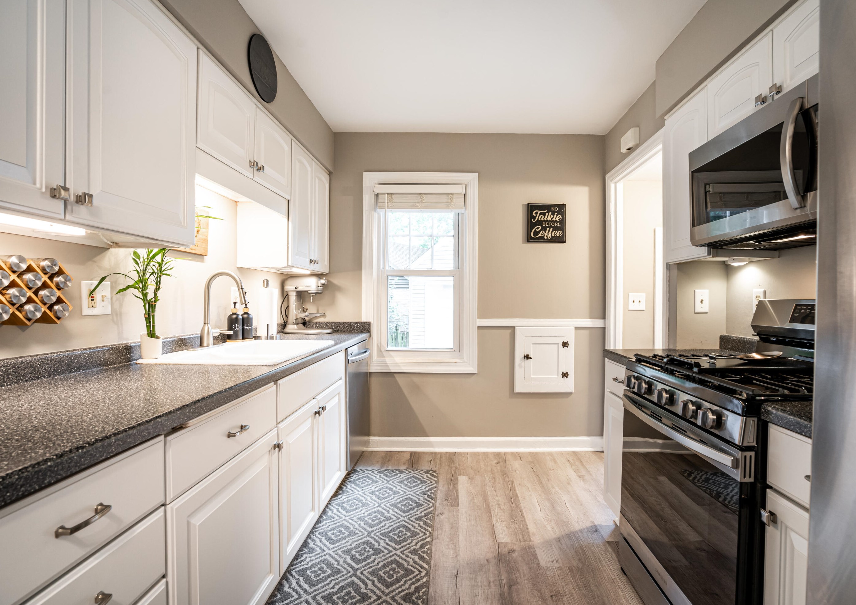 6621 Howard Ave, Milwaukee WI  53220-1805 exterior