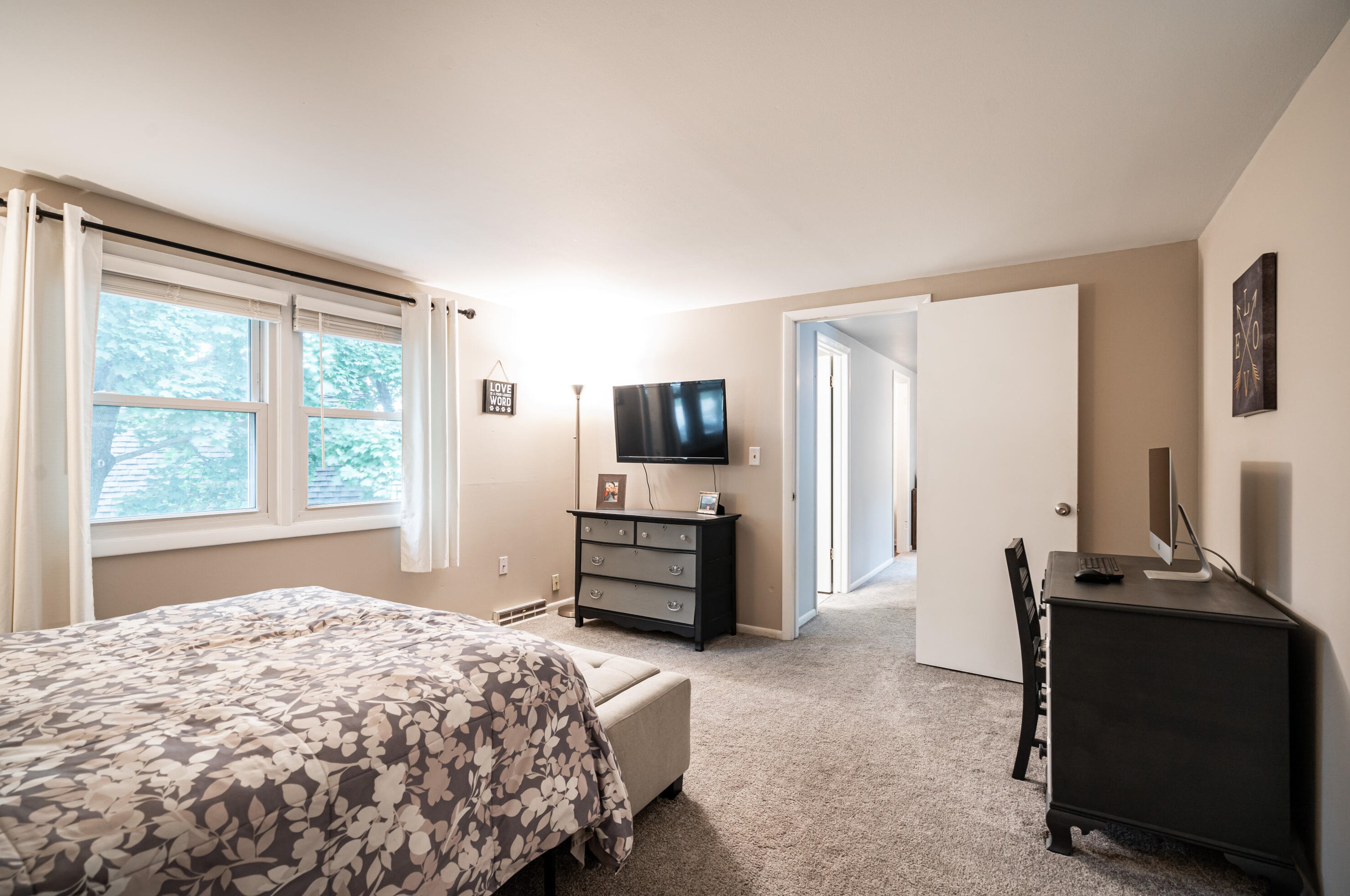 6621 Howard Ave, Milwaukee WI  53220-1805 exterior