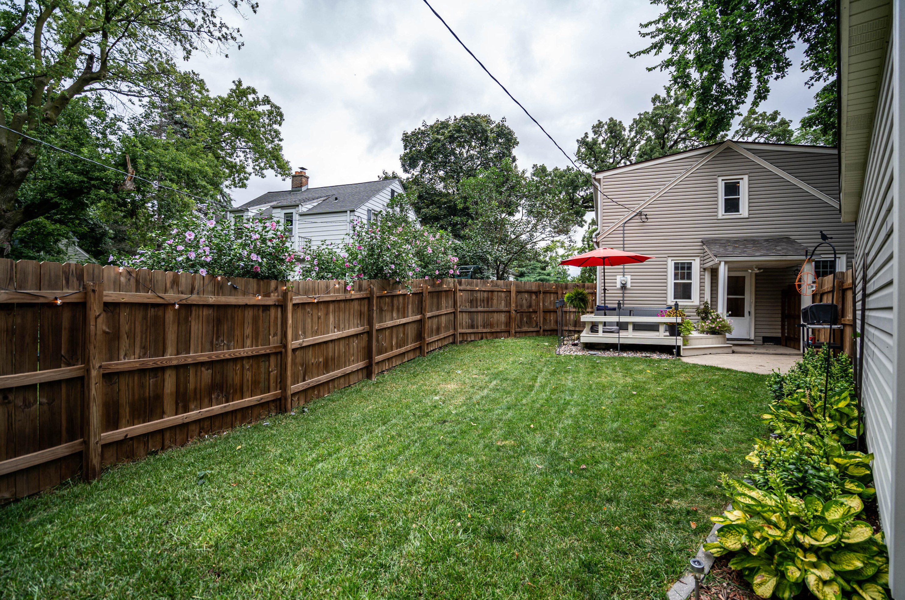 6621 Howard Ave, Milwaukee WI  53220-1805 exterior