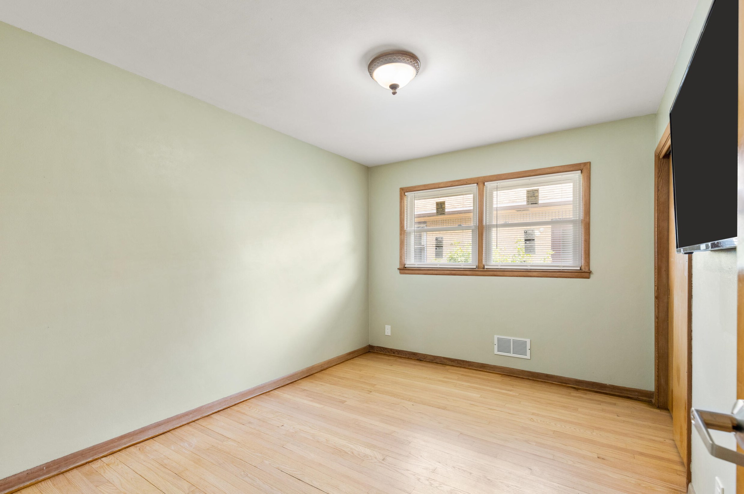 4320 100, Milwaukee WI 53225-4725 exterior