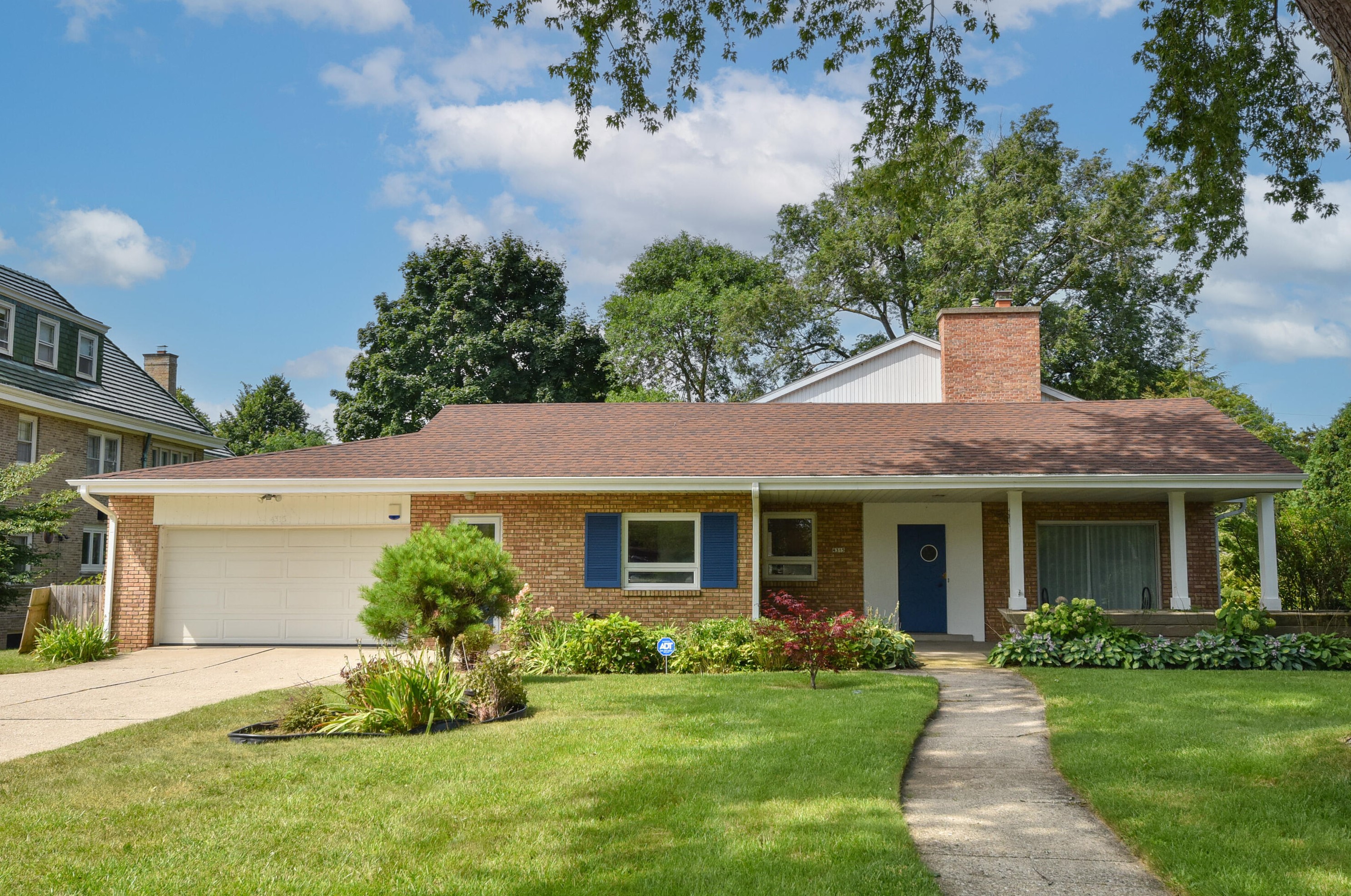 4315 Lk Dr, Milwaukee WI 53211-1725 exterior