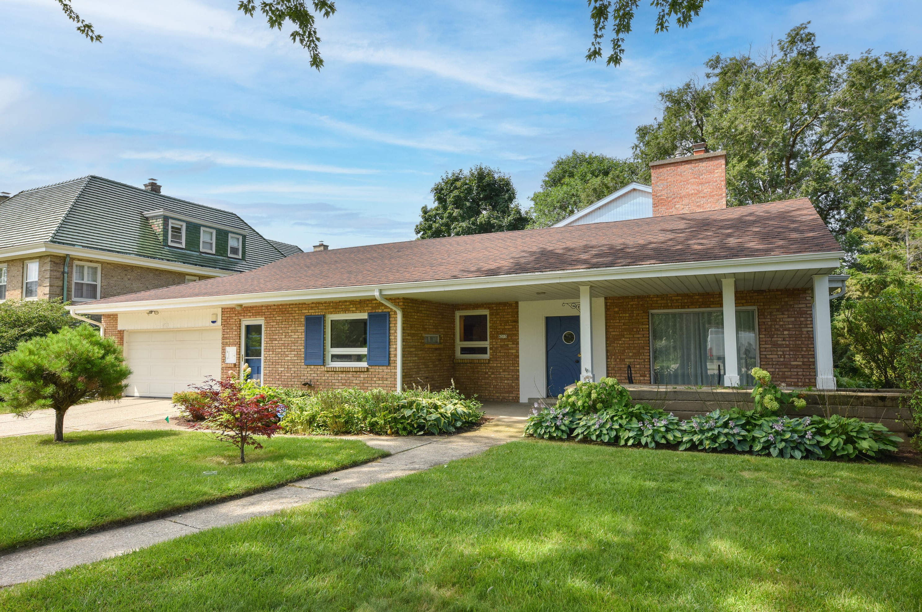 4315 Lk Dr, Milwaukee WI 53211-1725 exterior