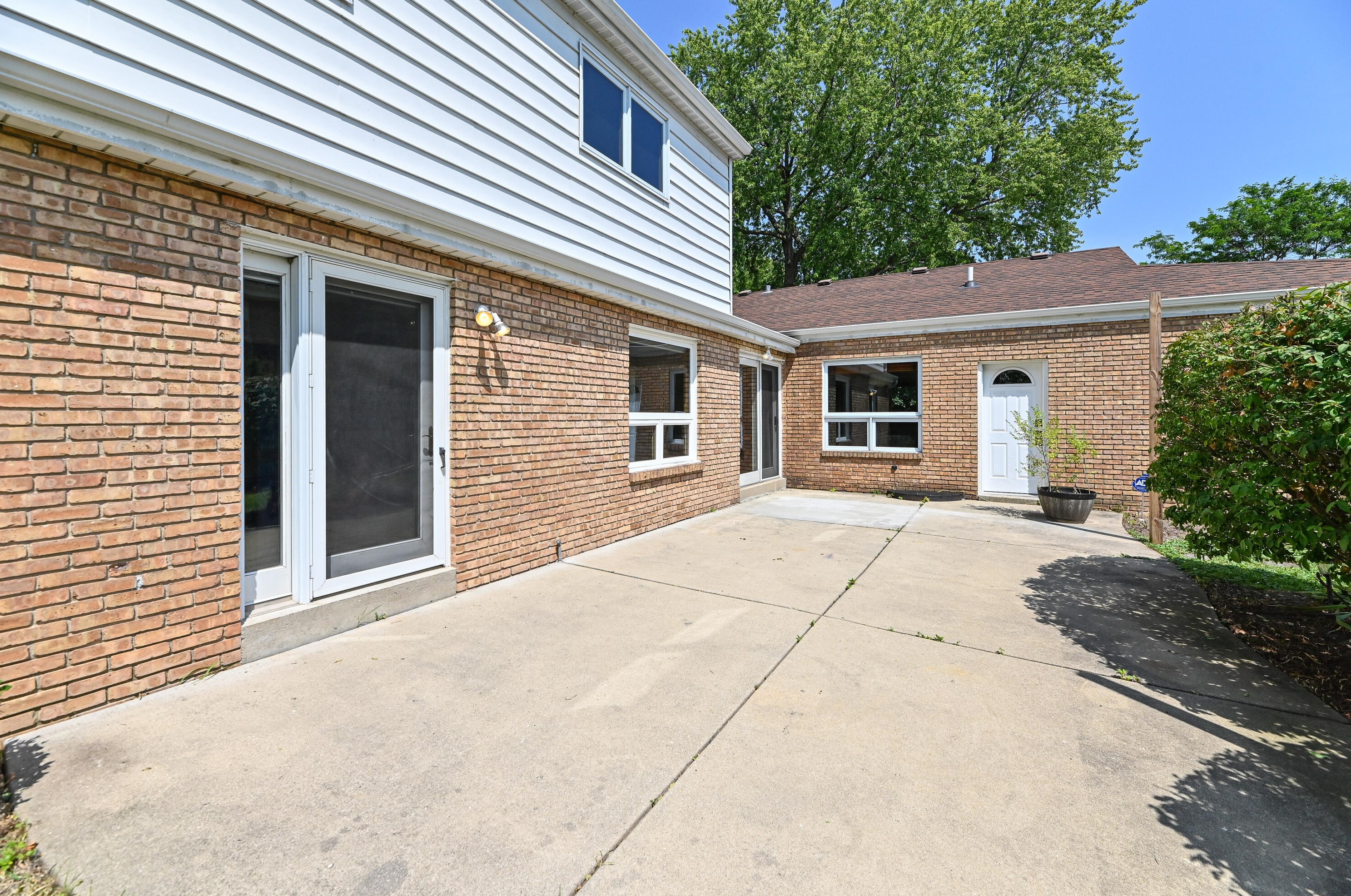 4315 Lk Dr, Milwaukee WI 53211-1725 exterior