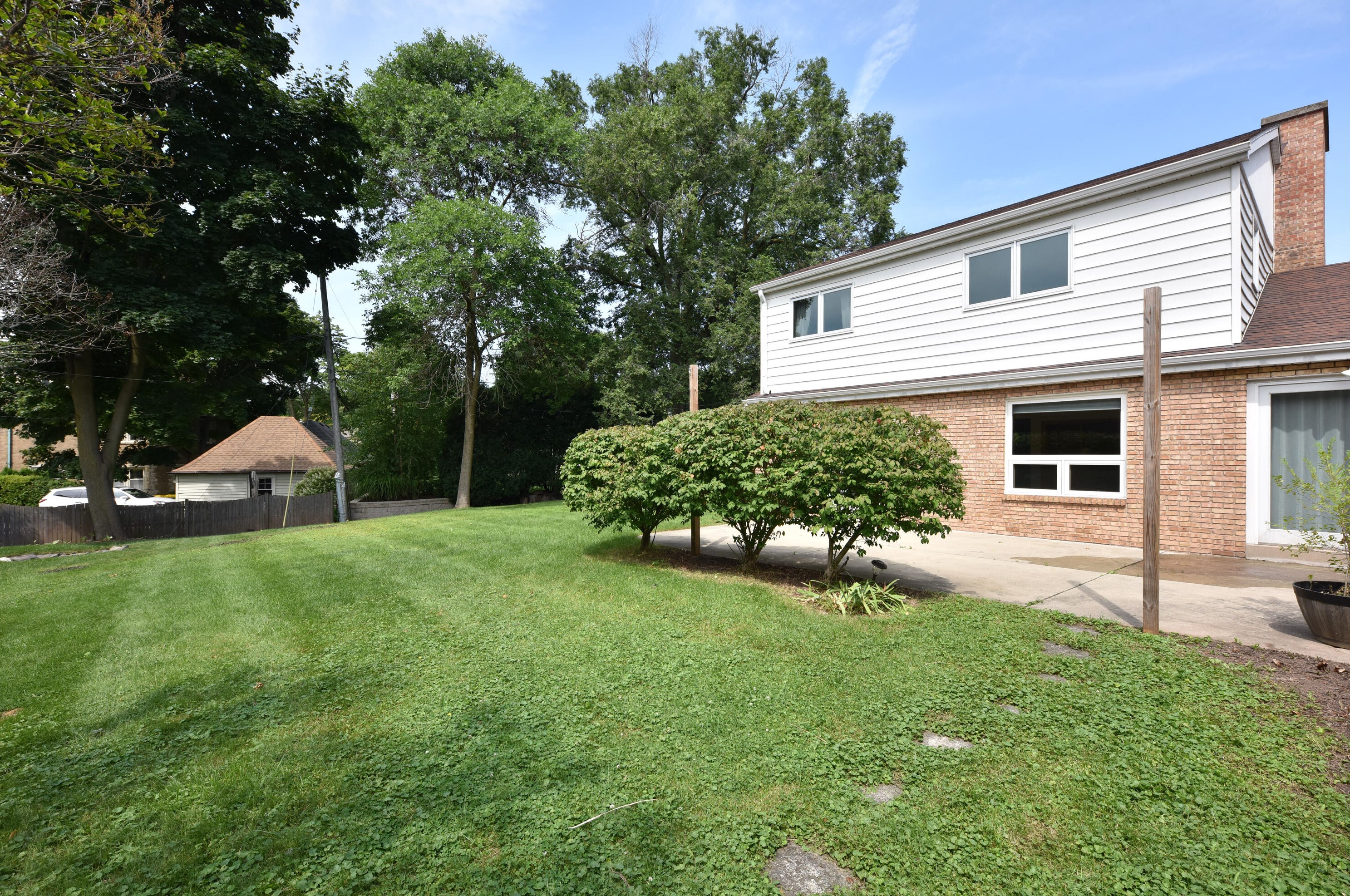 4315 Lk Dr, Milwaukee WI 53211-1725 exterior