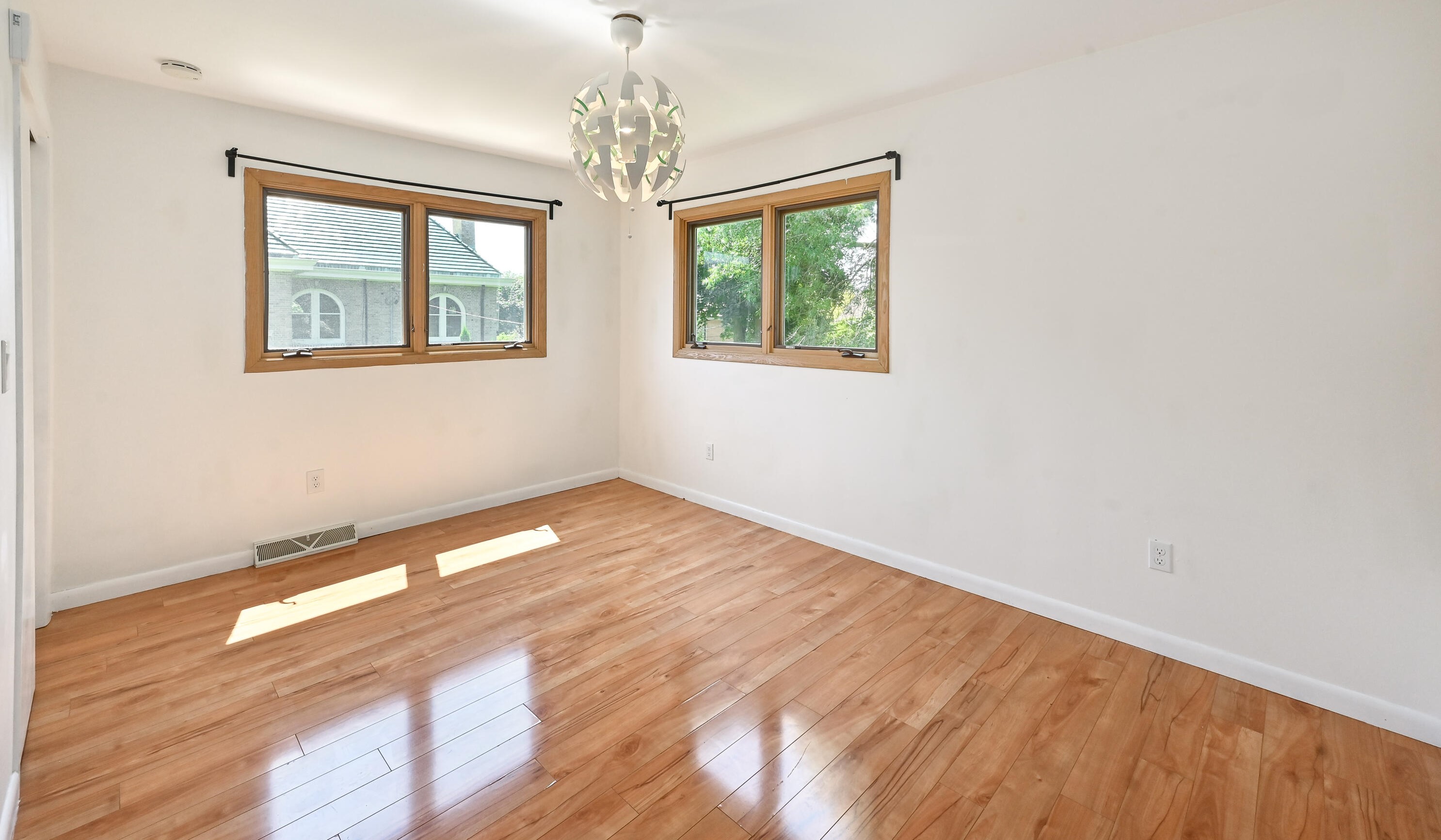 4315 Lk Dr, Milwaukee WI 53211-1725 exterior