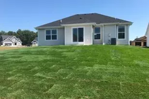 518 Woodside Ct, West Bend, WI 53095 - Photo 5