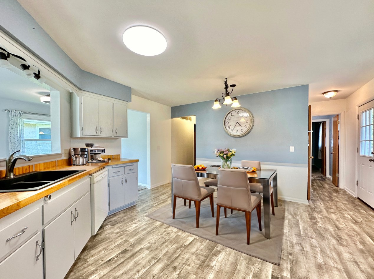 709 Madison Dr, Delavan WI  53115-2309 exterior