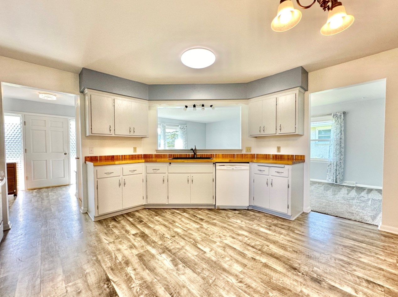 709 Madison Dr, Delavan WI  53115-2309 exterior