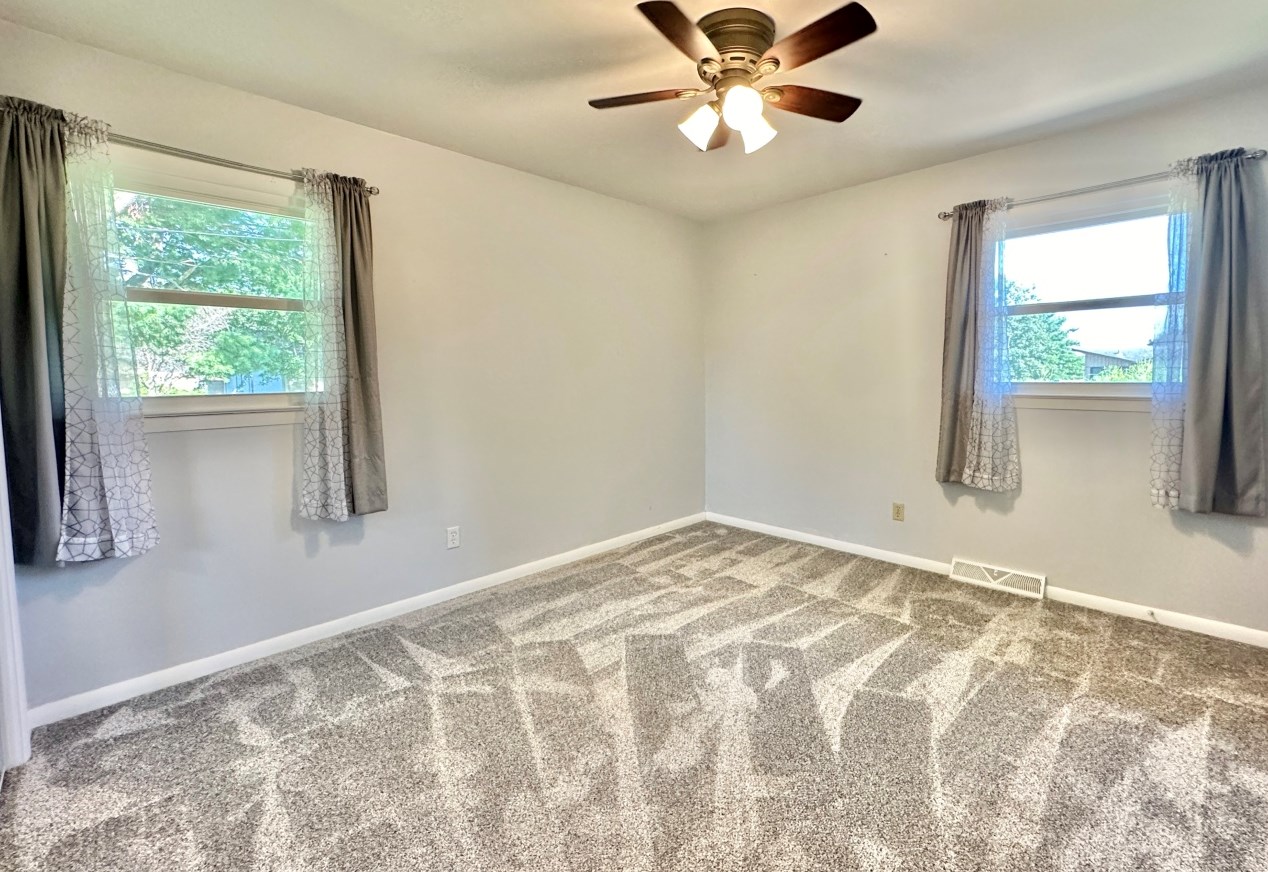 709 Madison Dr, Delavan WI  53115-2309 exterior