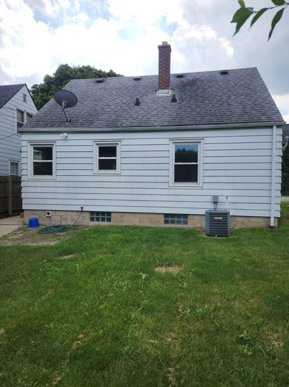 8144 Lisbon Ave, Milwaukee WI  53222-3827 exterior